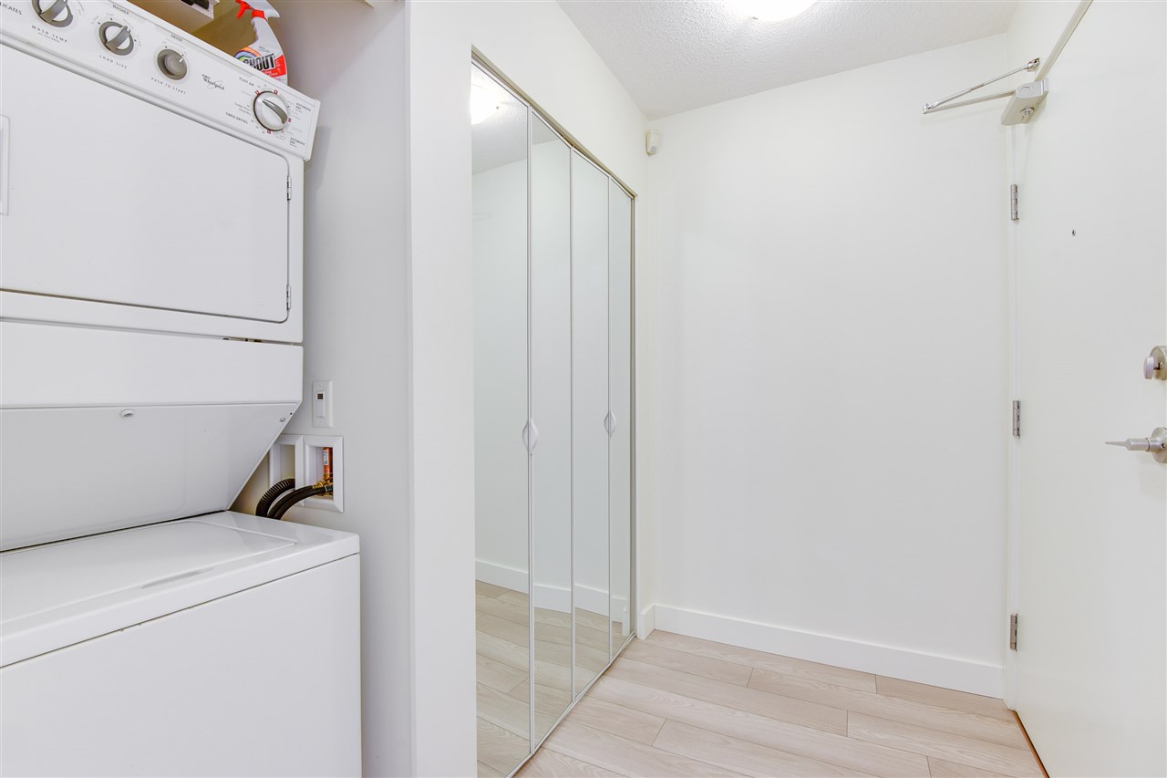 2206 33 SMITHE STREET, #2206