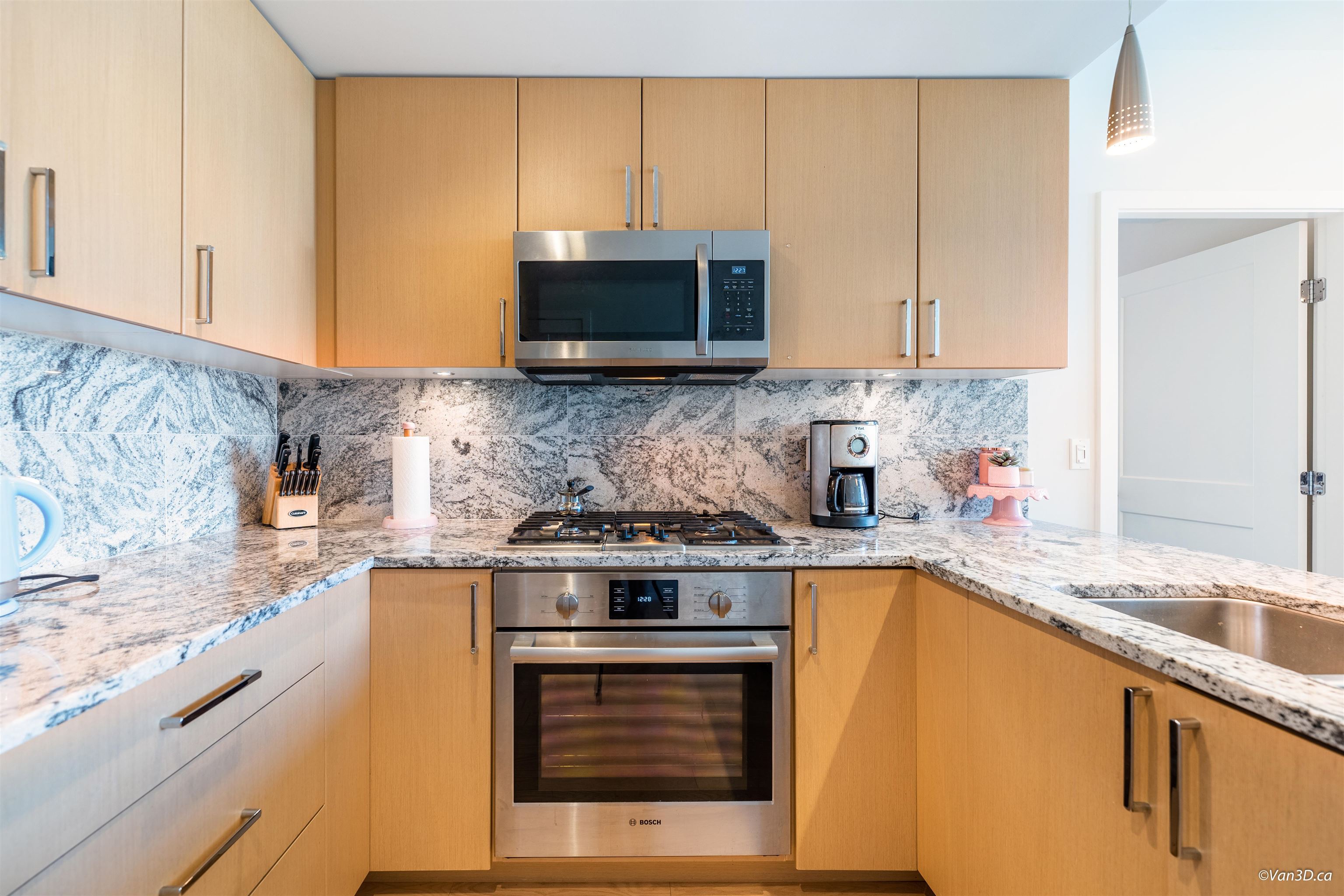 506 1708 ONTARIO STREET, #506