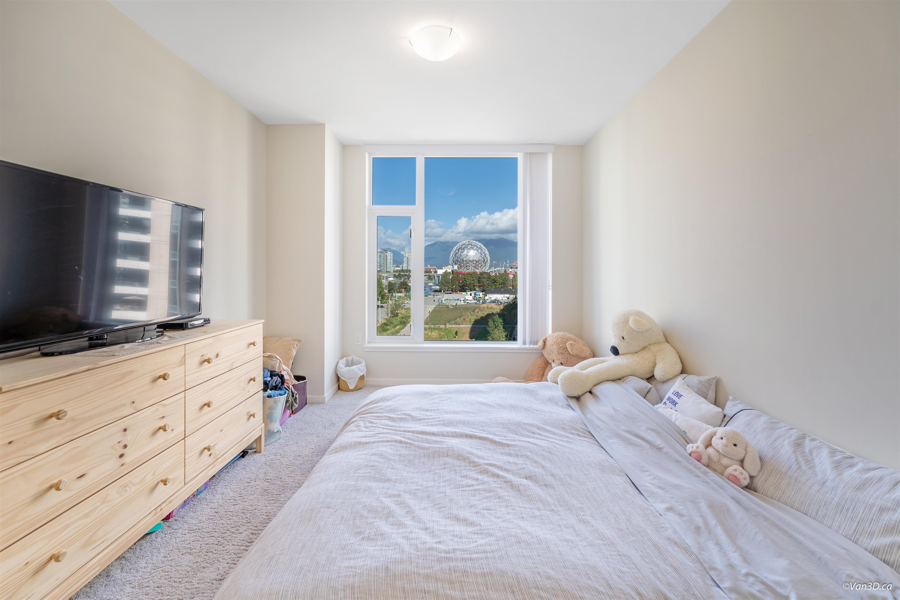 506 1708 ONTARIO STREET, #506
