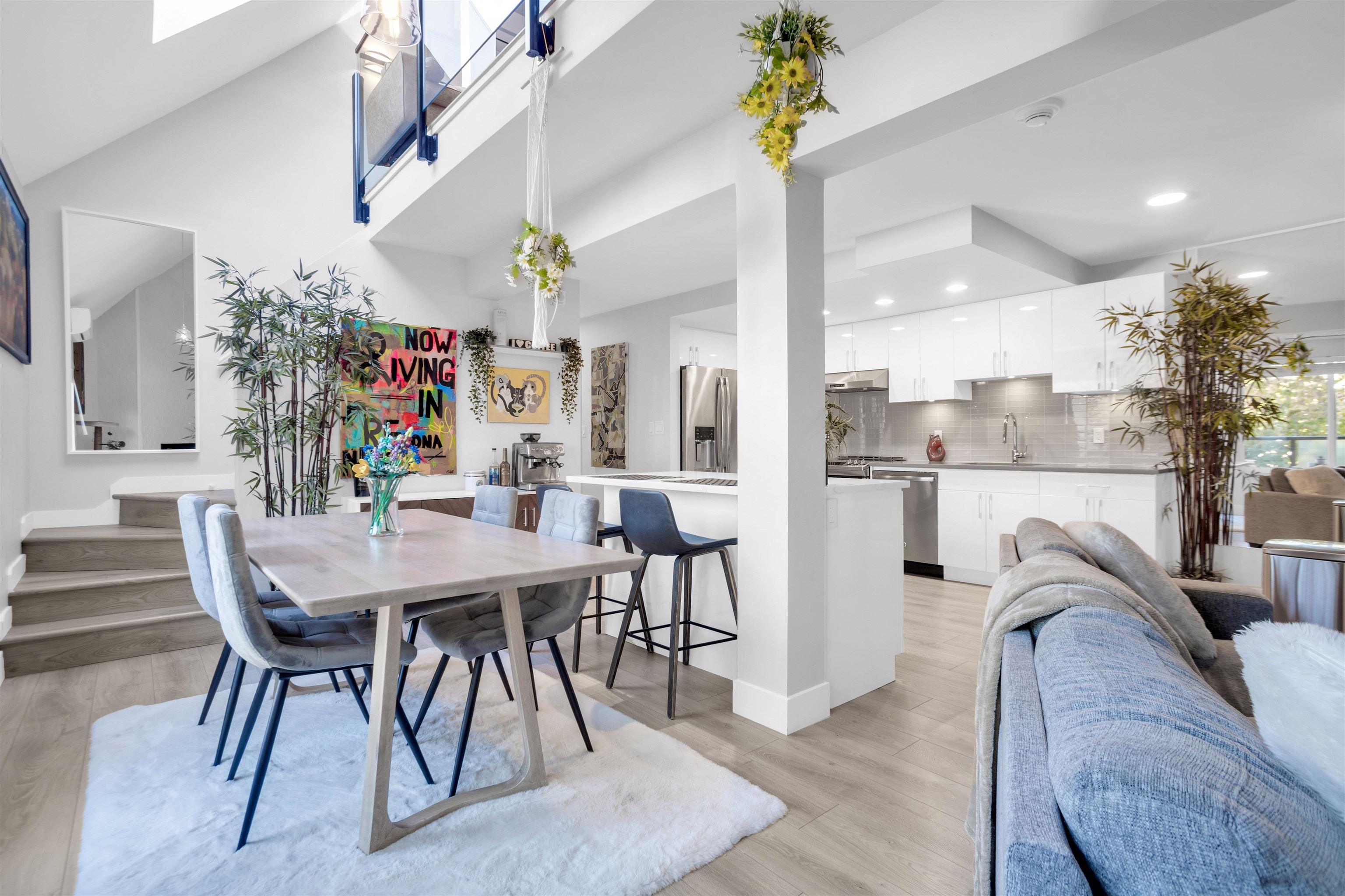 8 15989 MARINE DRIVE, #8