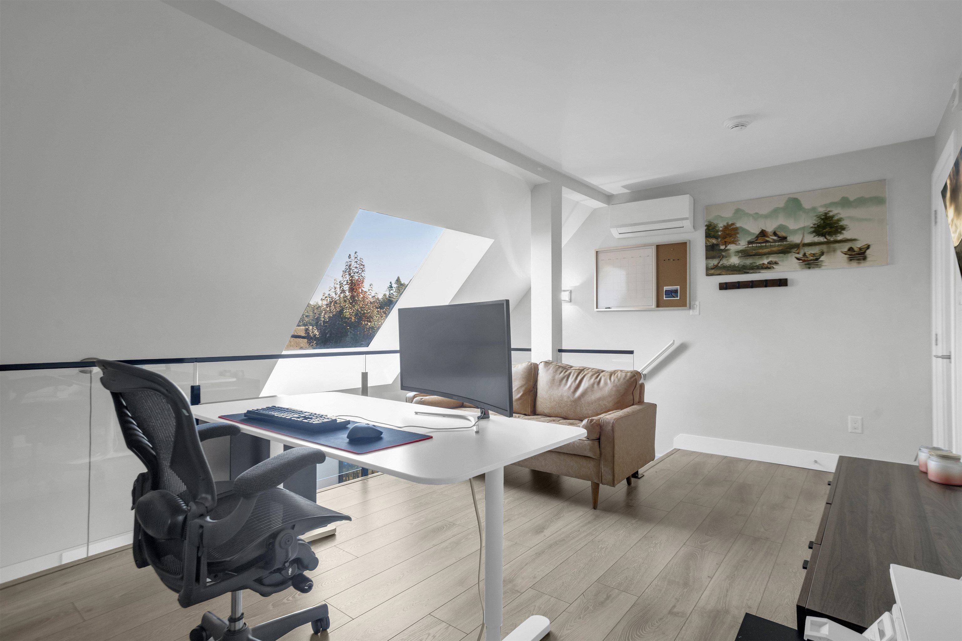 8 15989 MARINE DRIVE, #8