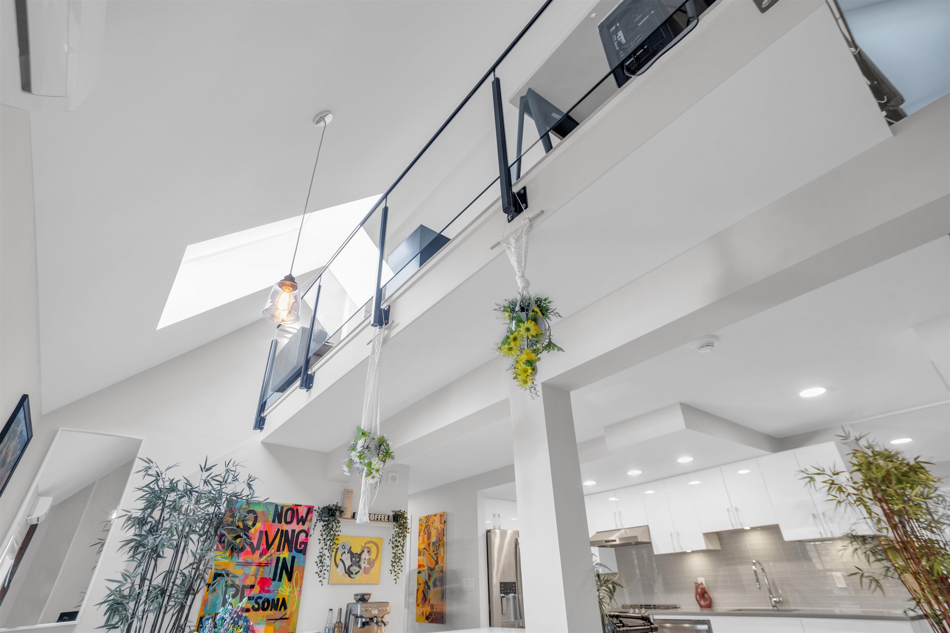8 15989 MARINE DRIVE, #8