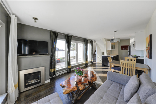2516 W 4TH AVENUE, Vancouver