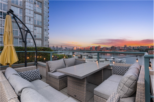 711 1288 MARINASIDE CRESCENT, Vancouver