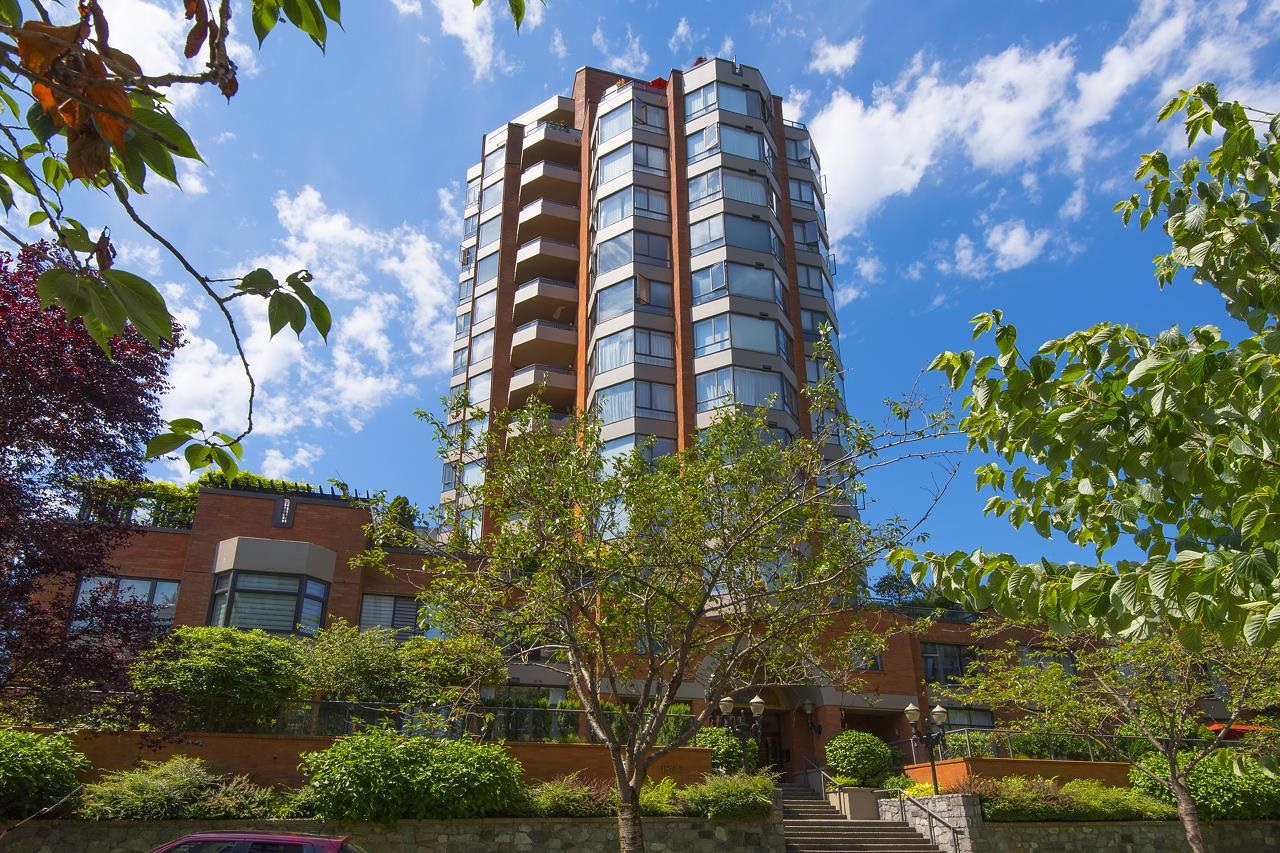 902 1860 ROBSON STREET, #902
