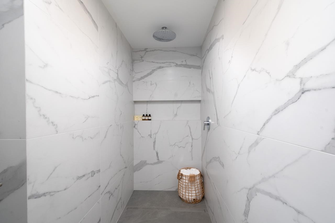 902 1860 ROBSON STREET, #902