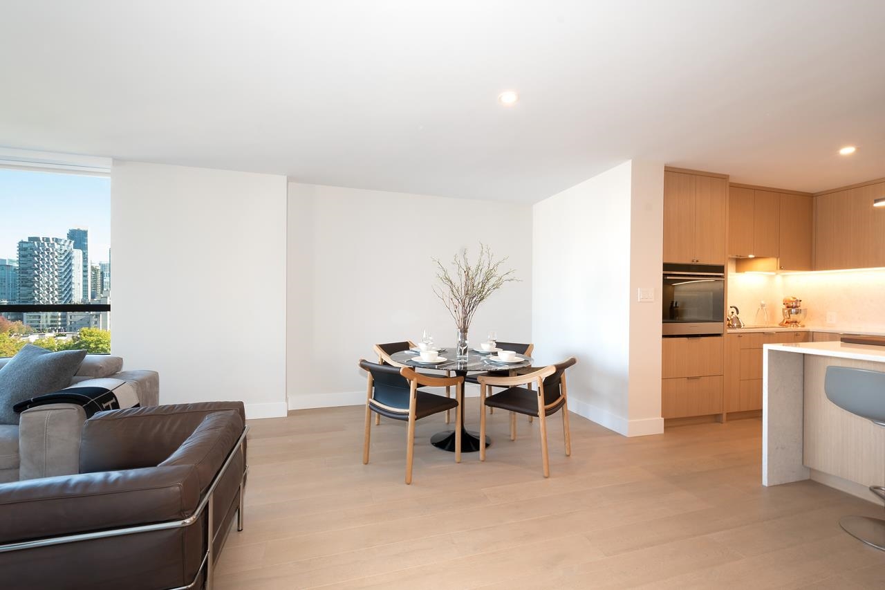902 1860 ROBSON STREET, #902