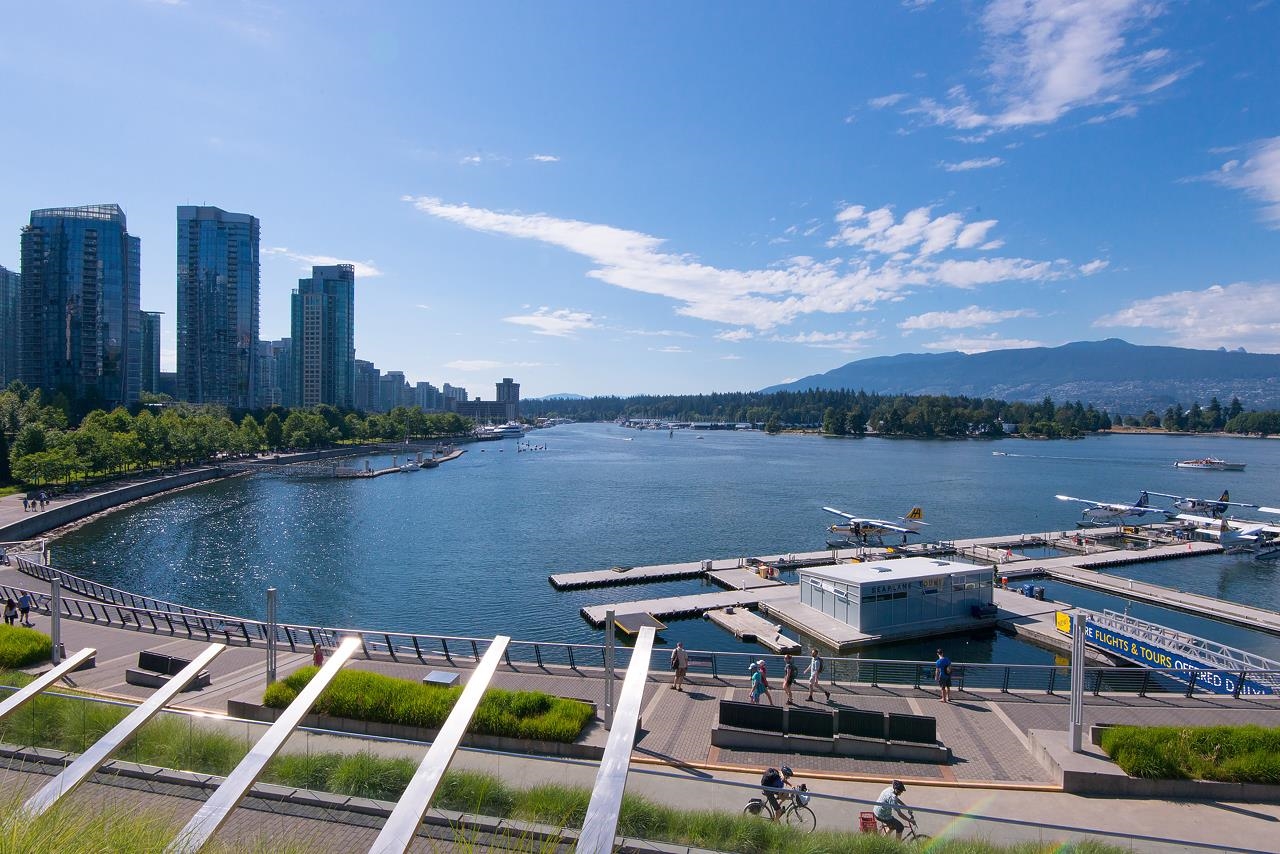 902 1860 ROBSON STREET, #902