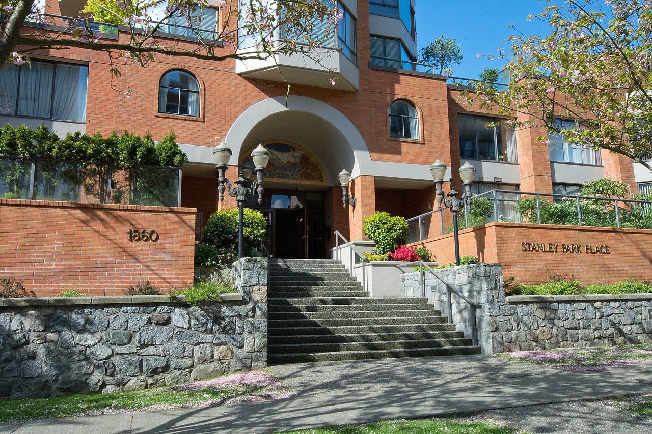 902 1860 ROBSON STREET, #902