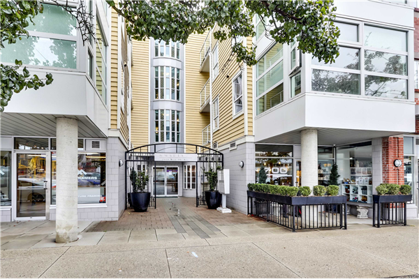 209 2929 W 4TH AVENUE, Vancouver