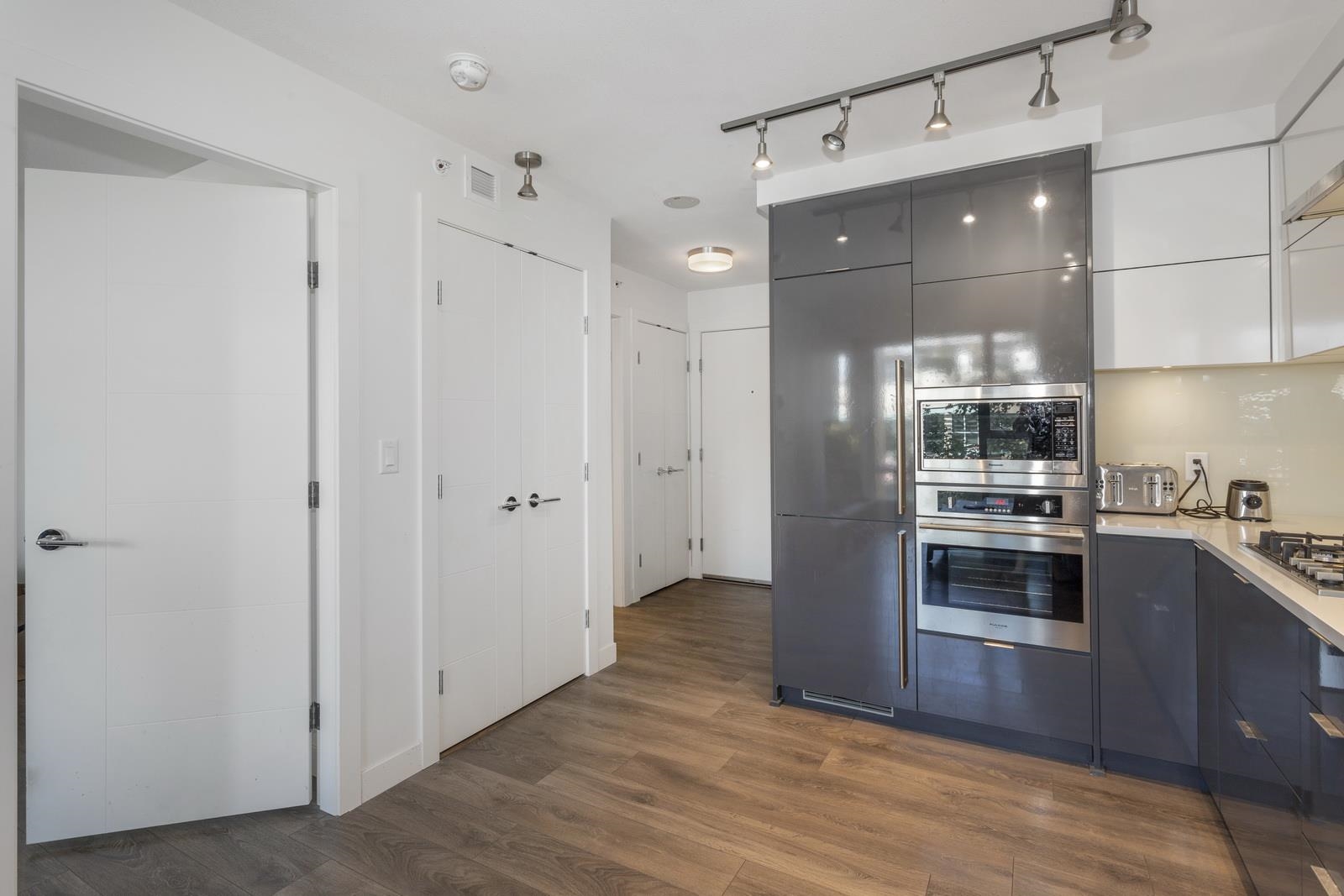 209 238 W BROADWAY, #209