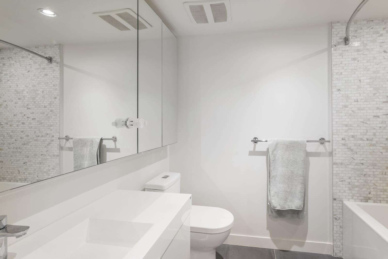 209 238 W BROADWAY, #209