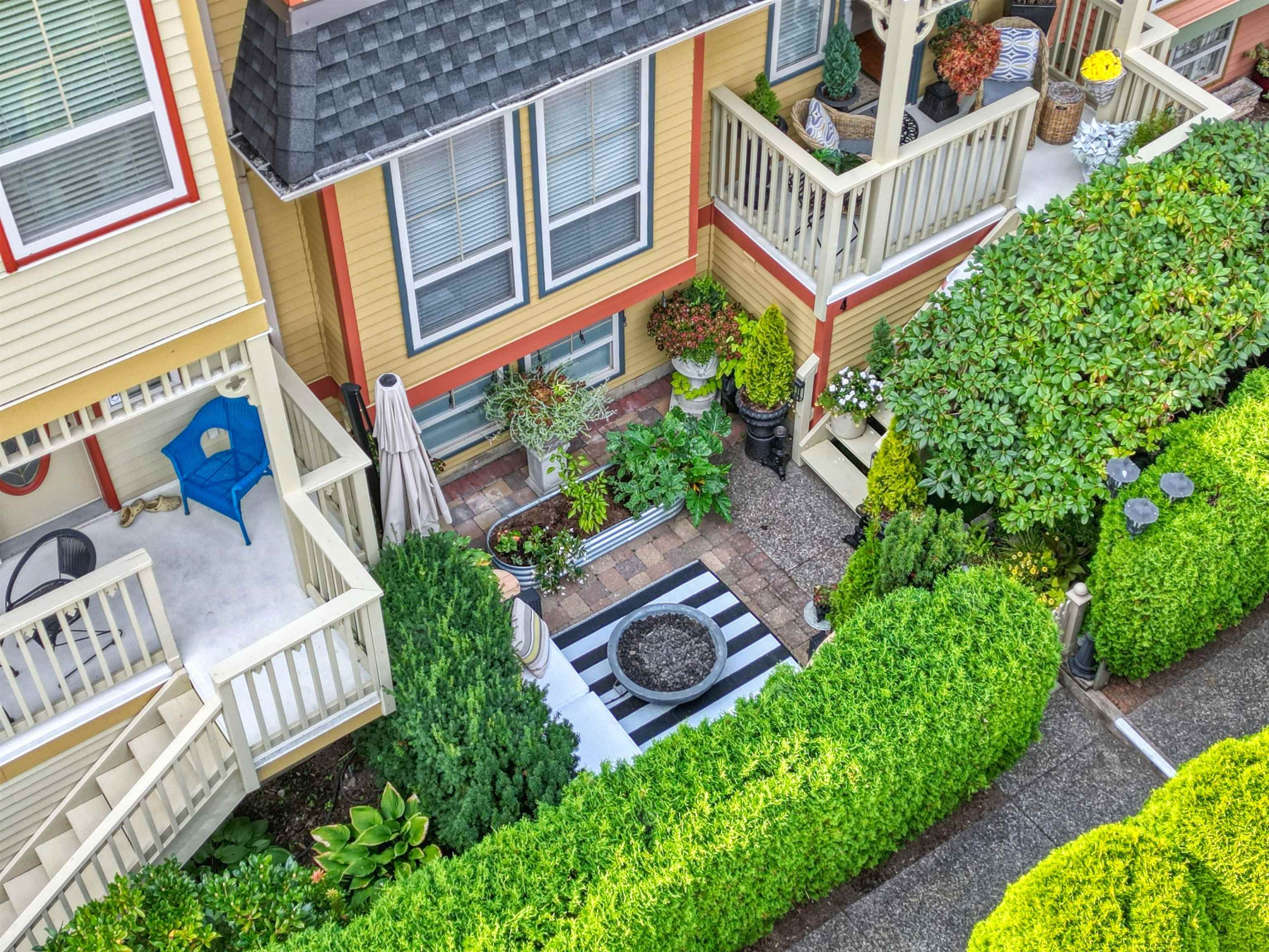 4 15151 BUENA VISTA AVENUE, #4
