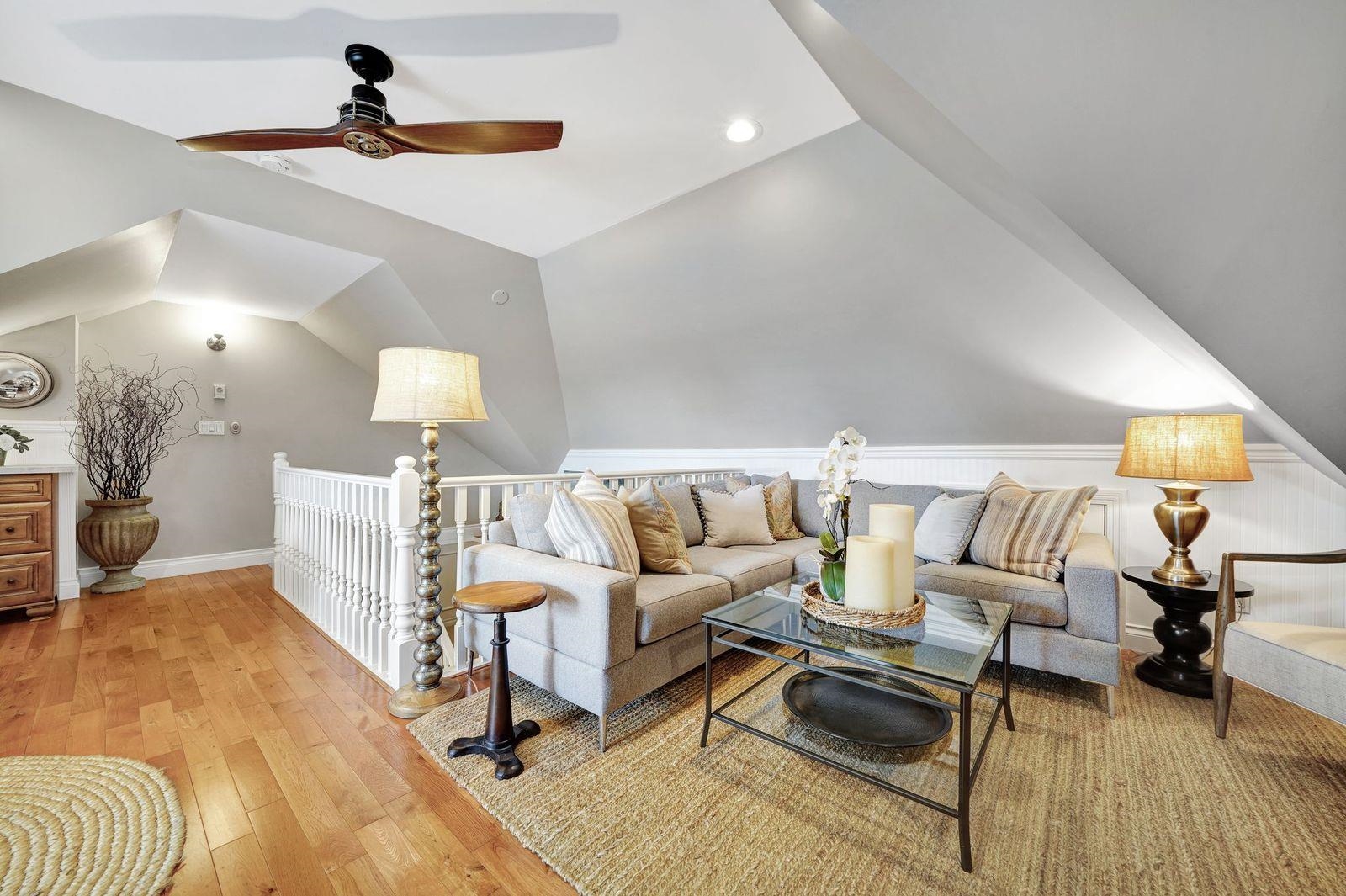 4 15151 BUENA VISTA AVENUE, #4