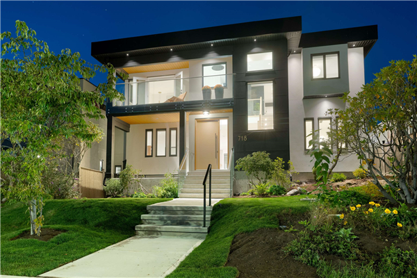 718 E KEITH ROAD, North Vancouver