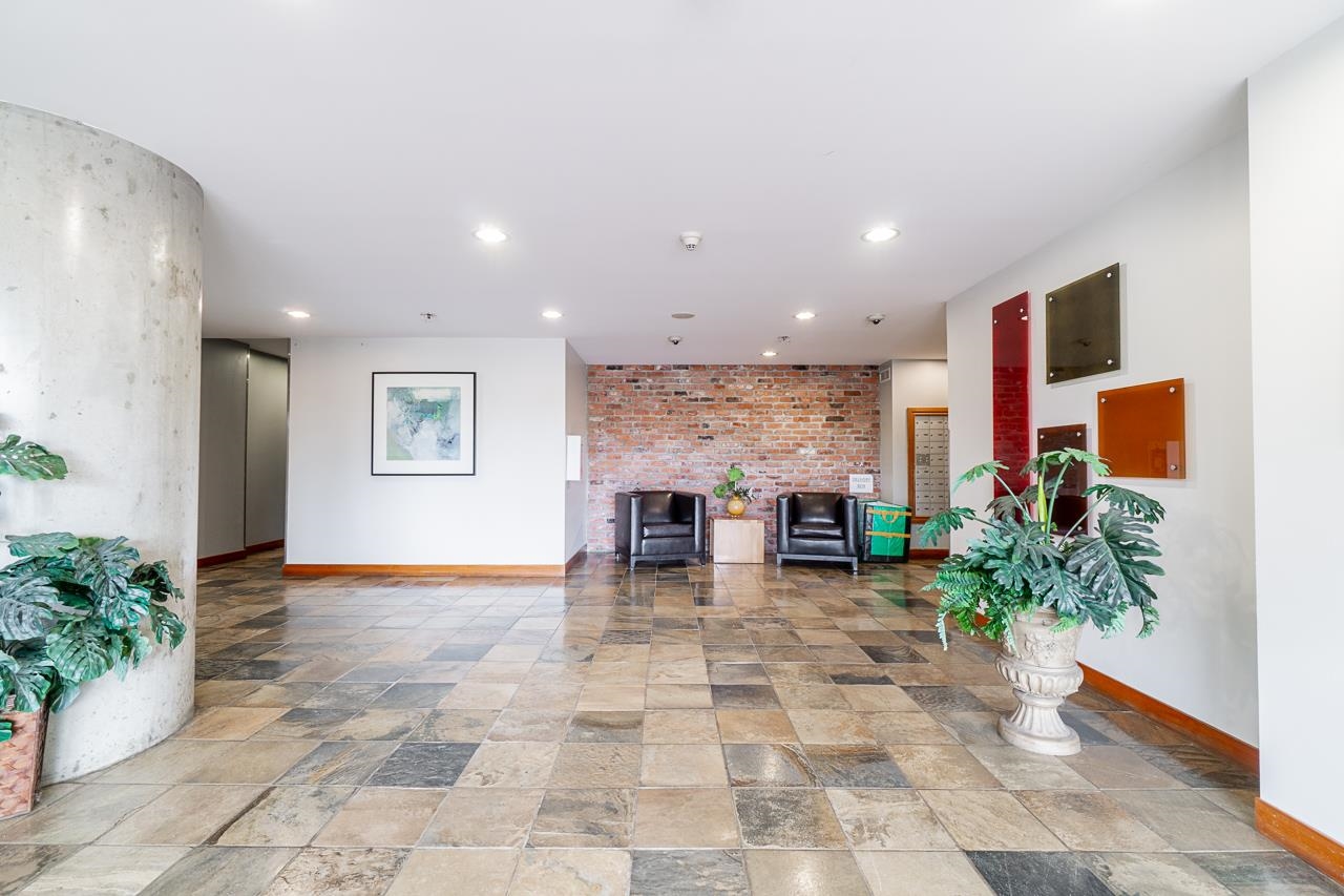 110 7 RIALTO COURT, #110