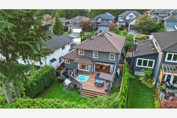 1756 ORKNEY PLACE, North Vancouver