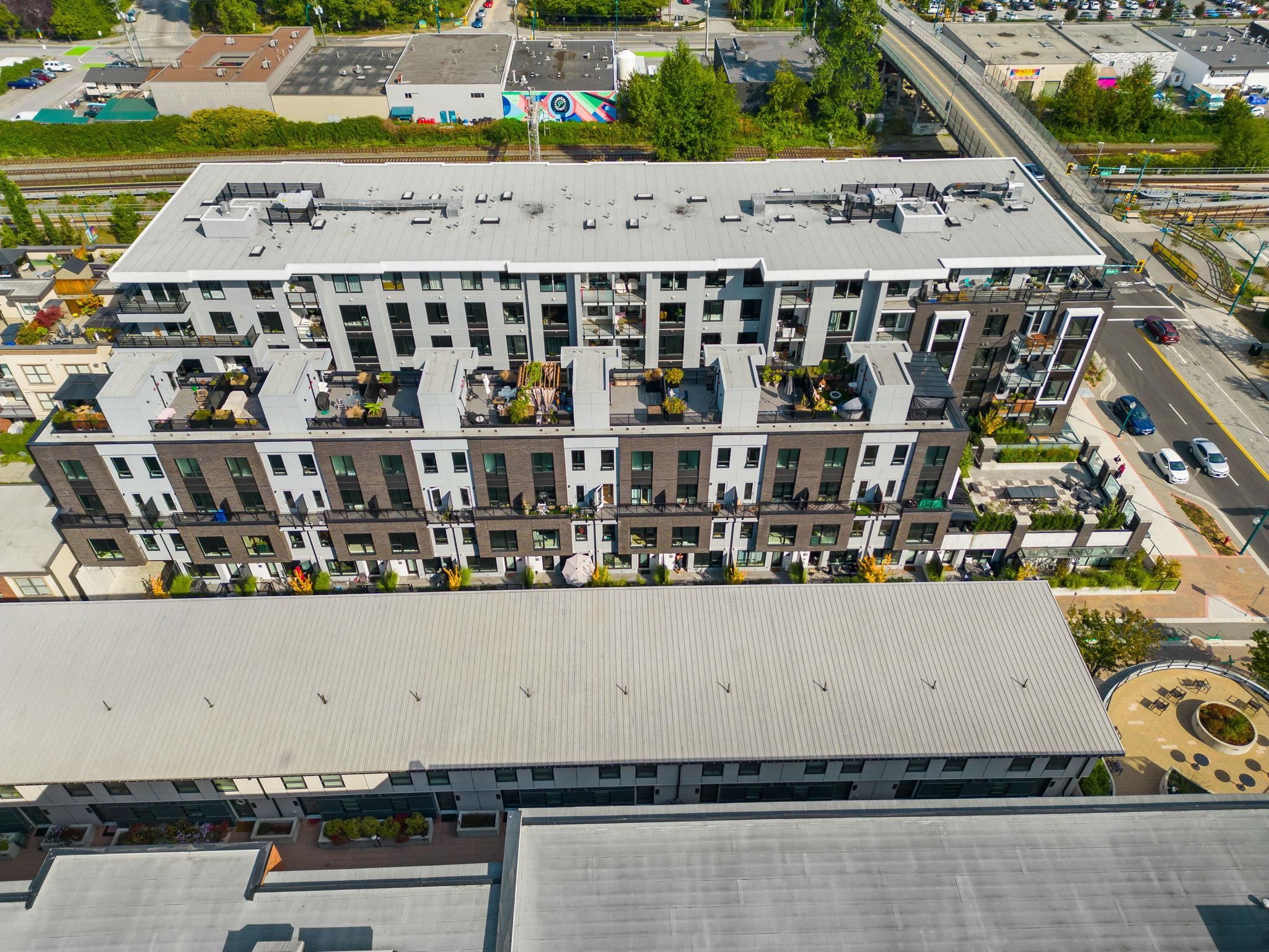 2720 SPRING STREET