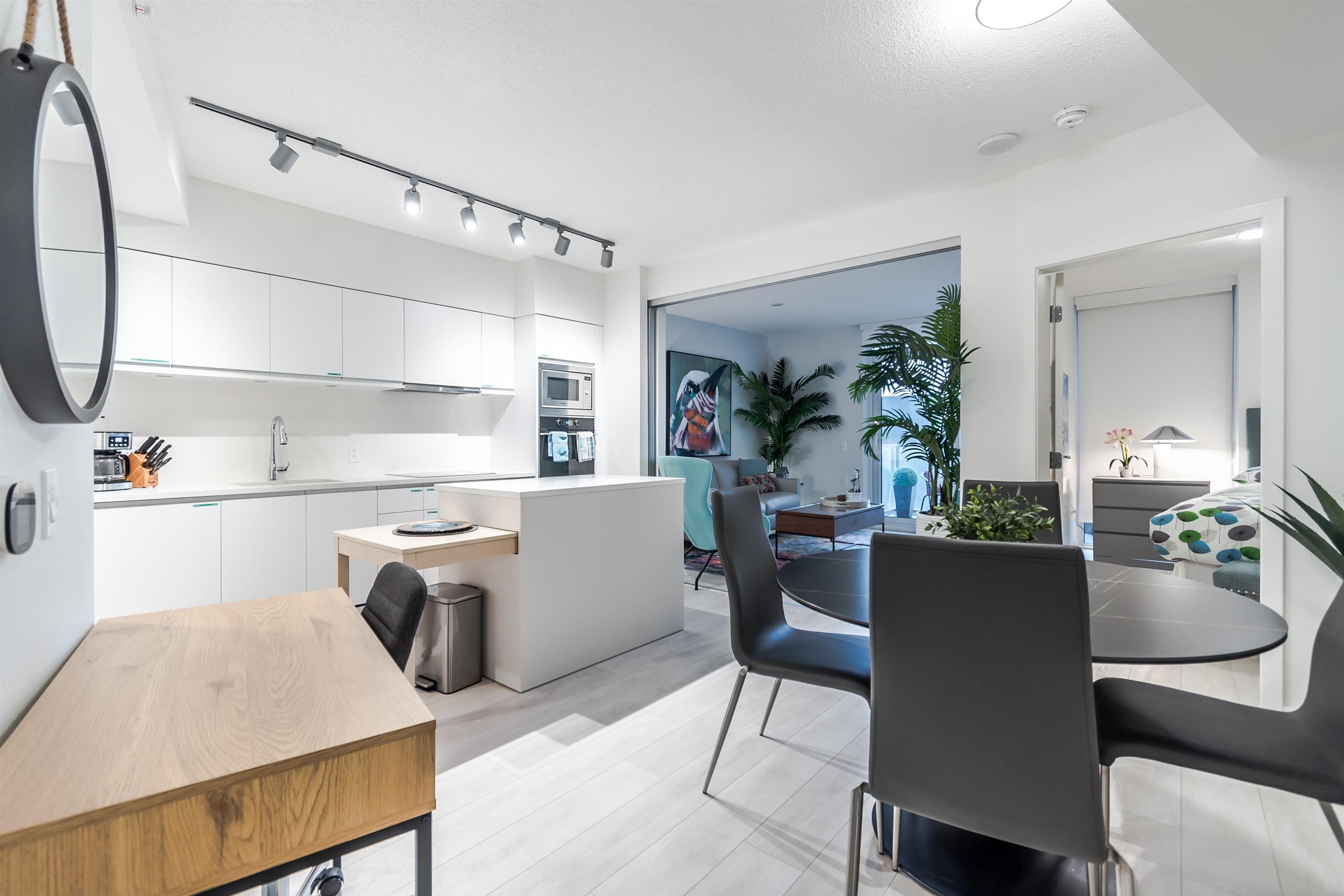 1119 180 E 2ND AVENUE, #1119