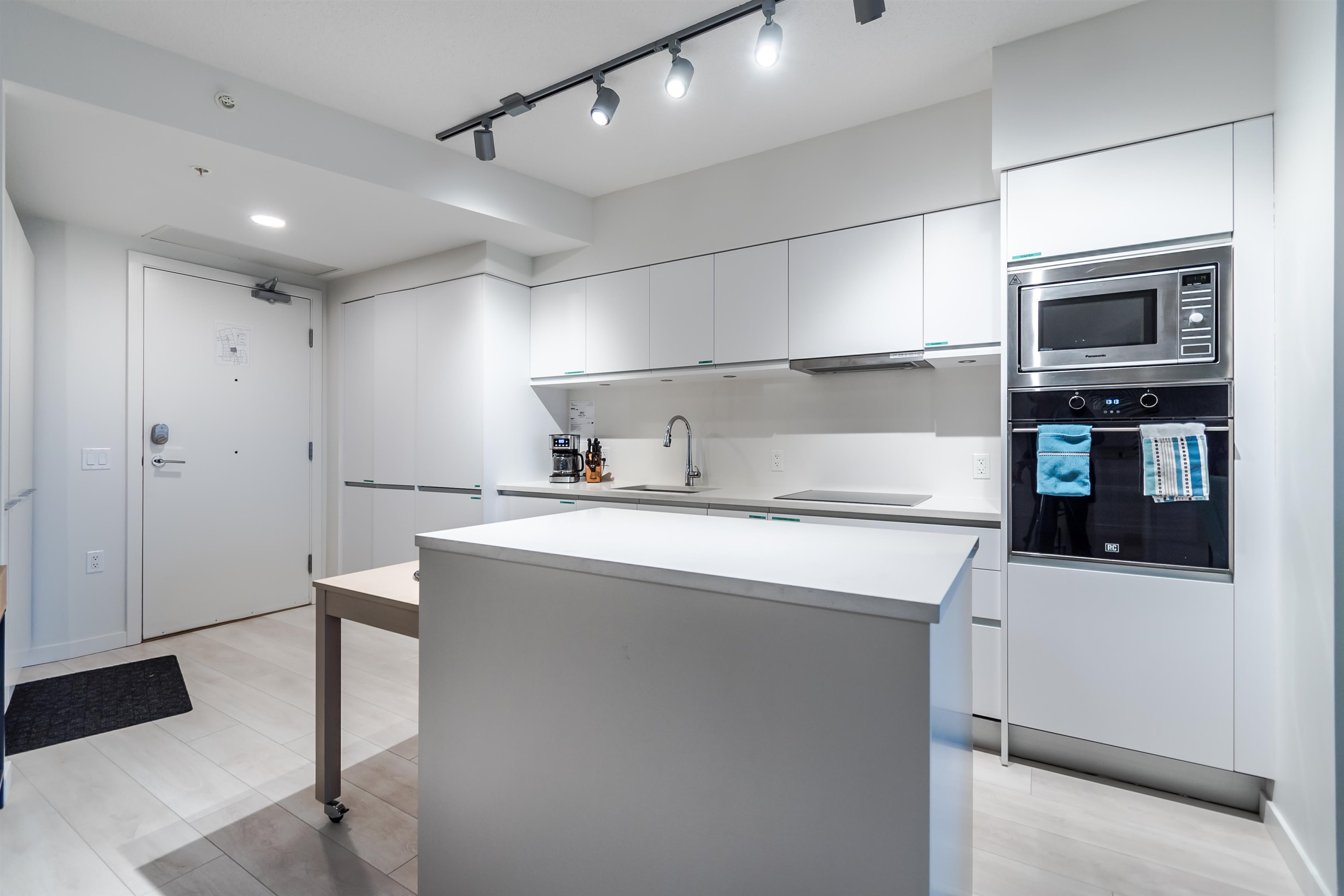 1119 180 E 2ND AVENUE, #1119
