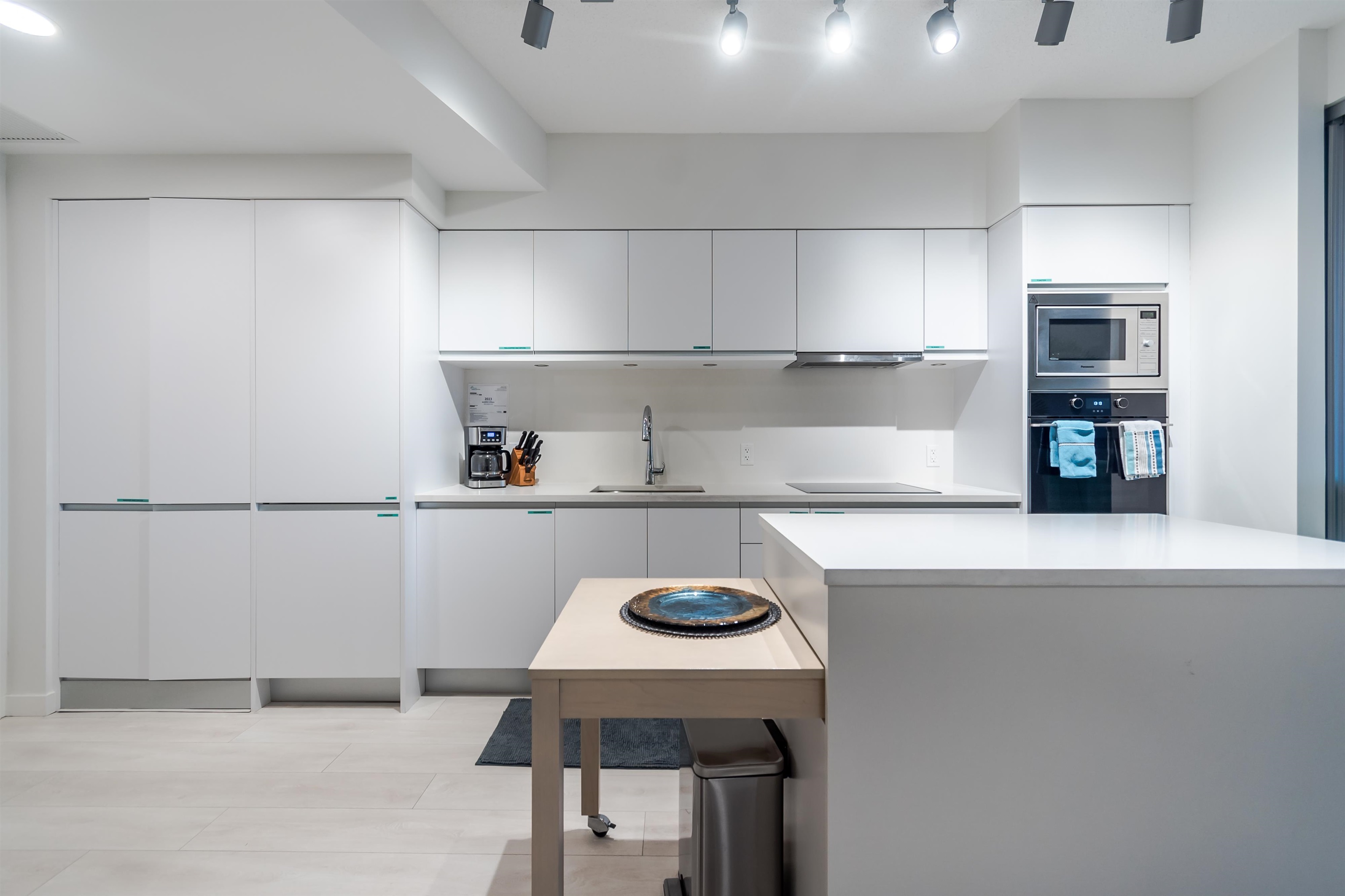 1119 180 E 2ND AVENUE, #1119