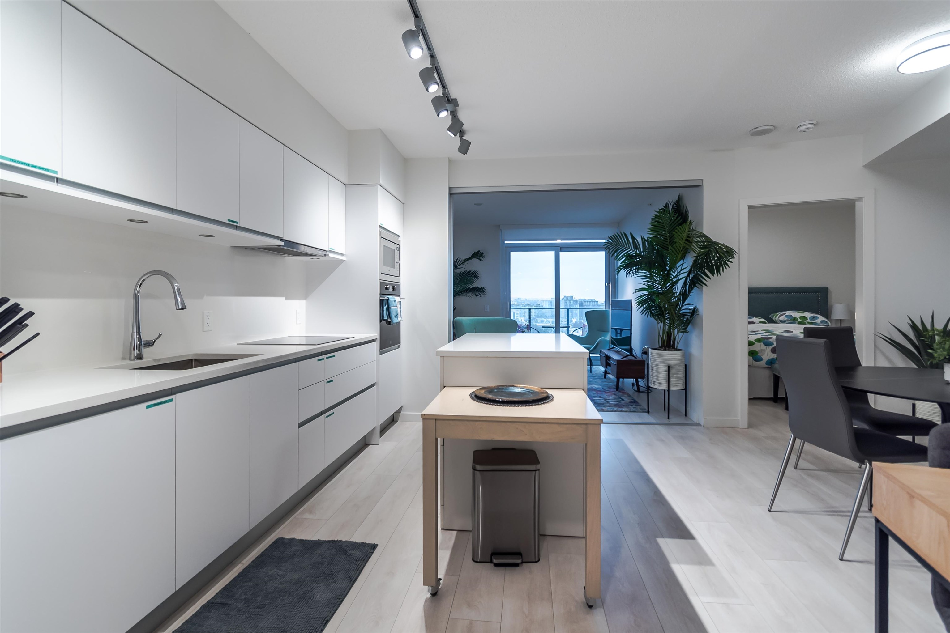 1119 180 E 2ND AVENUE, #1119