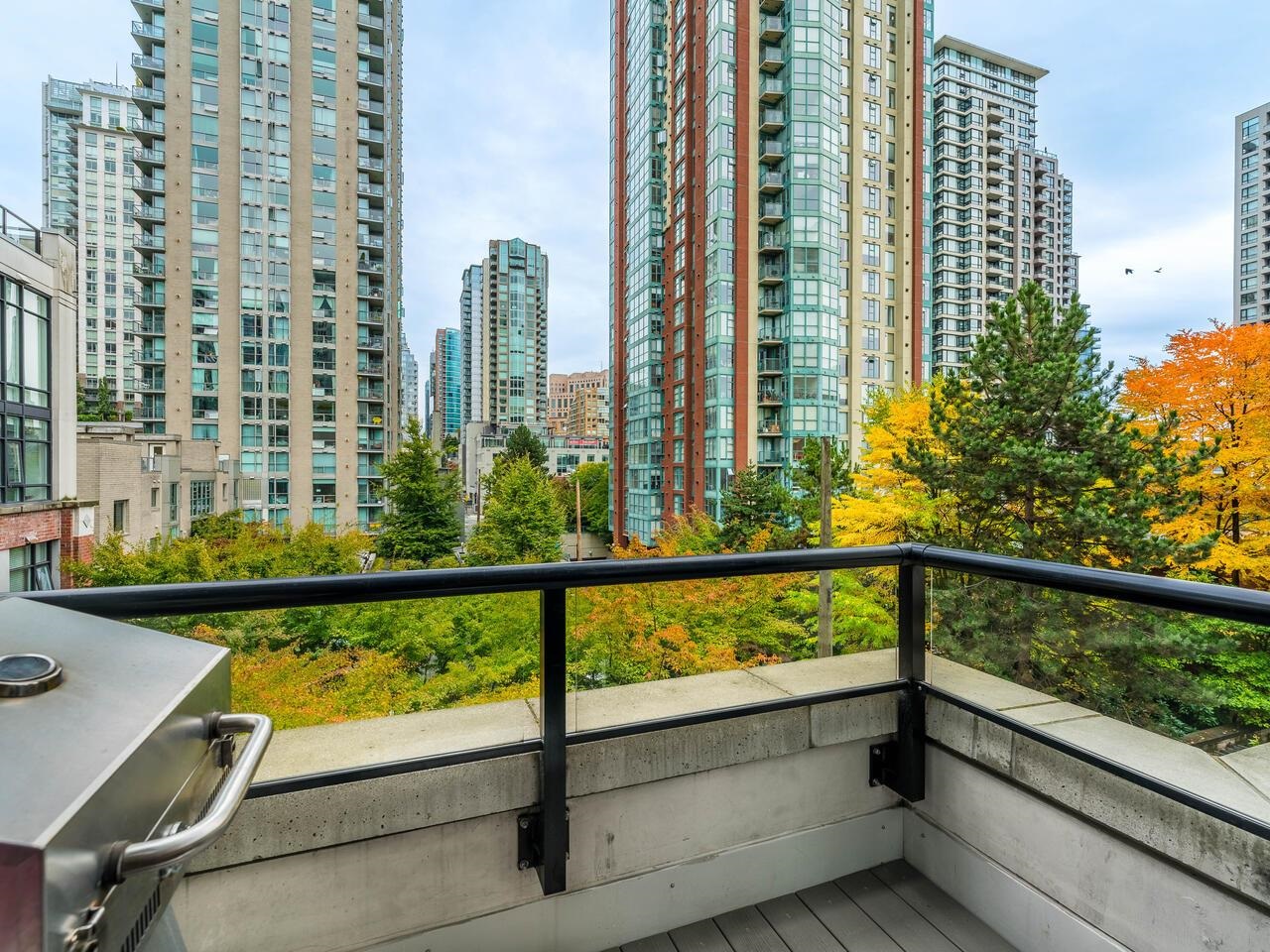 402 988 RICHARDS STREET, #402