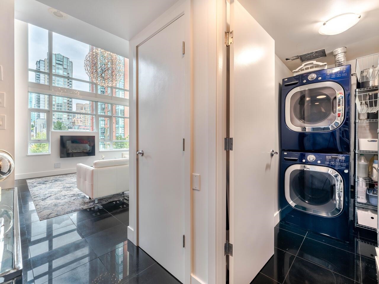 402 988 RICHARDS STREET, #402