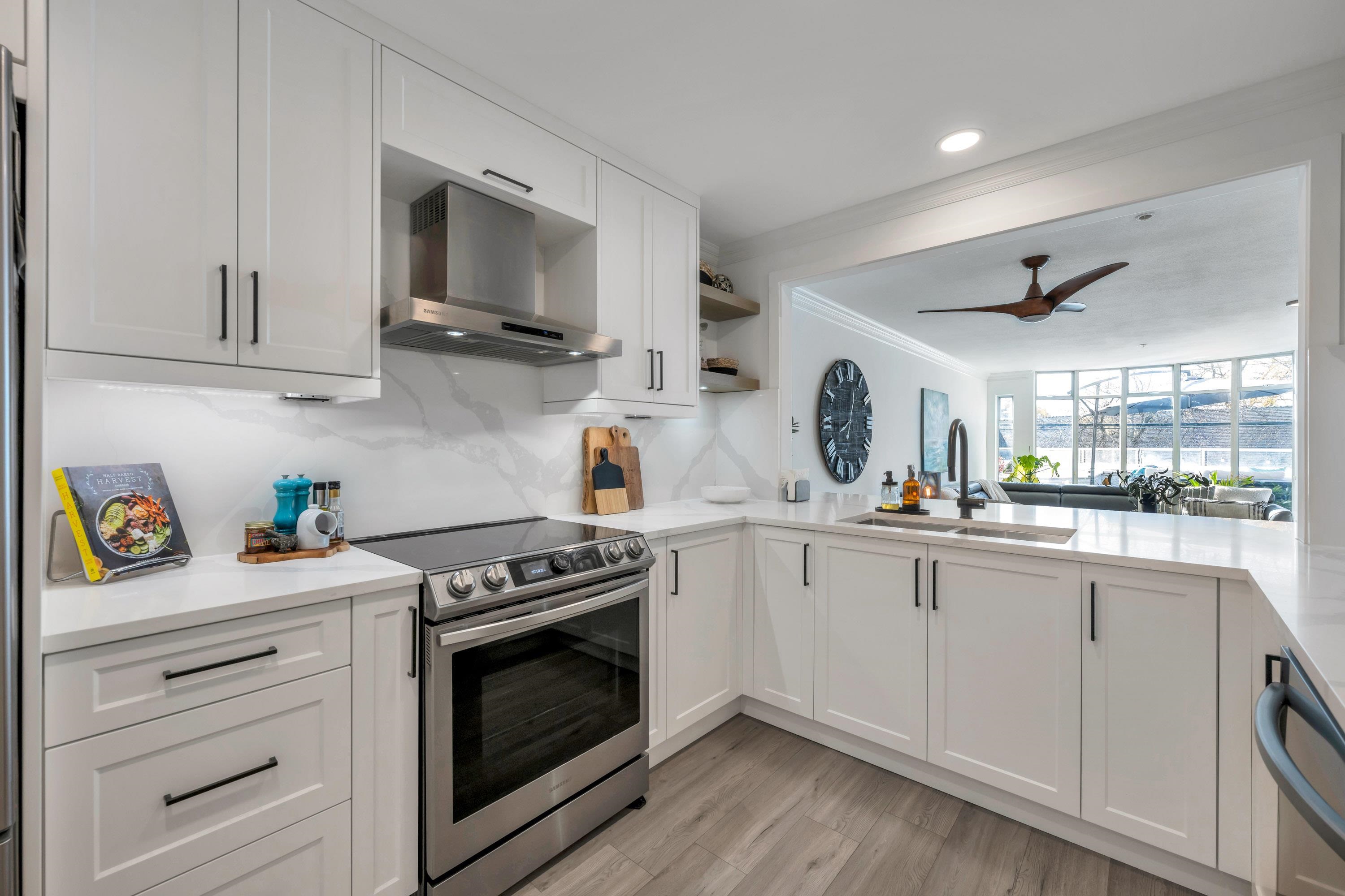 203 14965 MARINE DRIVE, #203