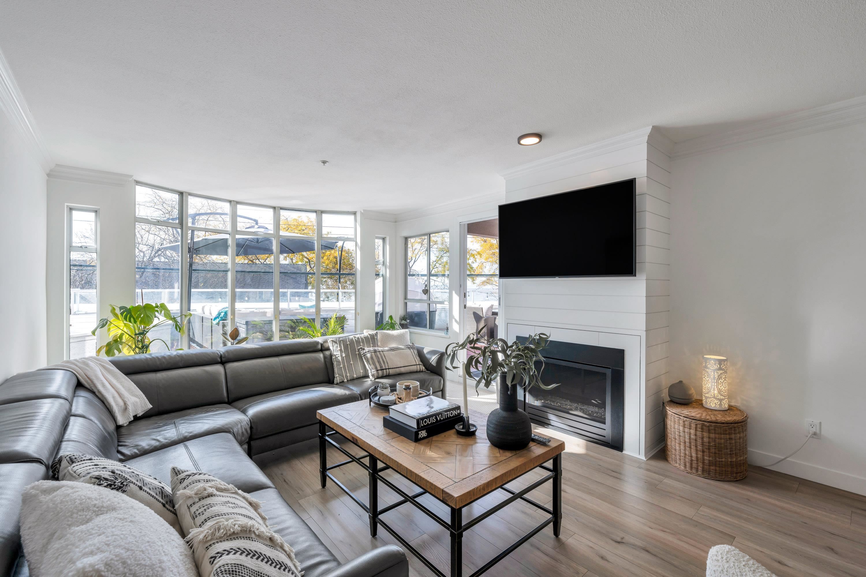 203 14965 MARINE DRIVE, #203