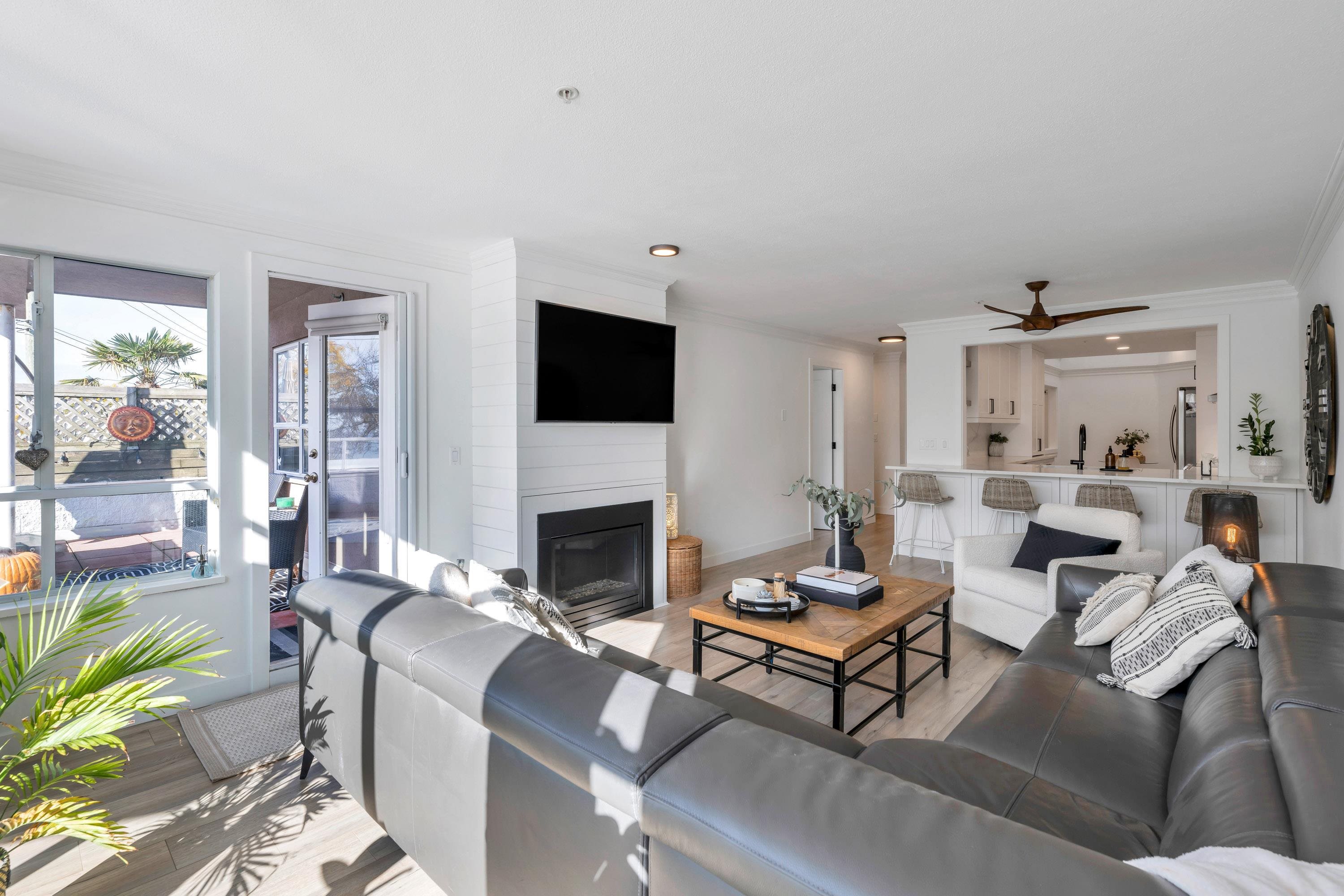 203 14965 MARINE DRIVE, #203