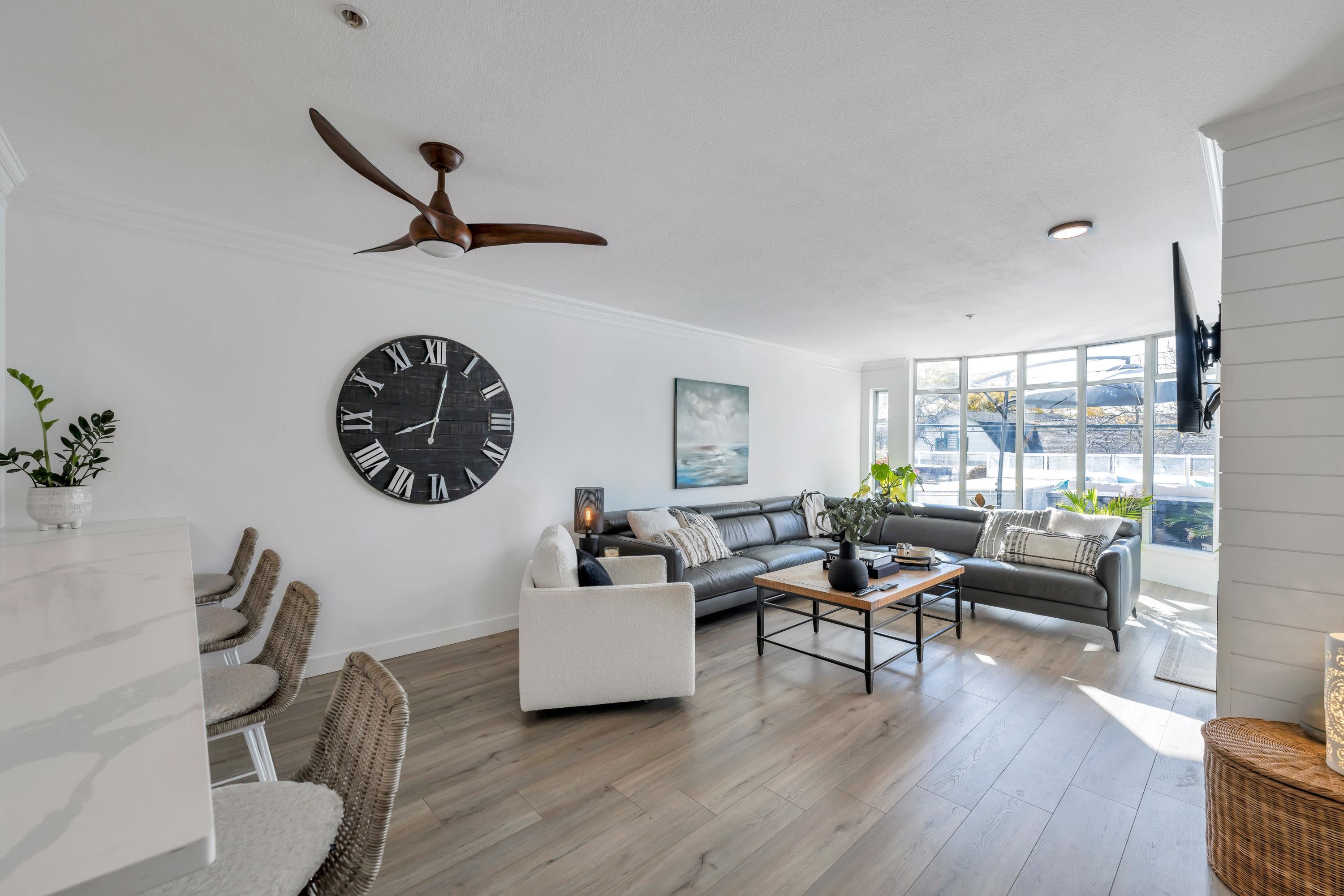 203 14965 MARINE DRIVE, #203