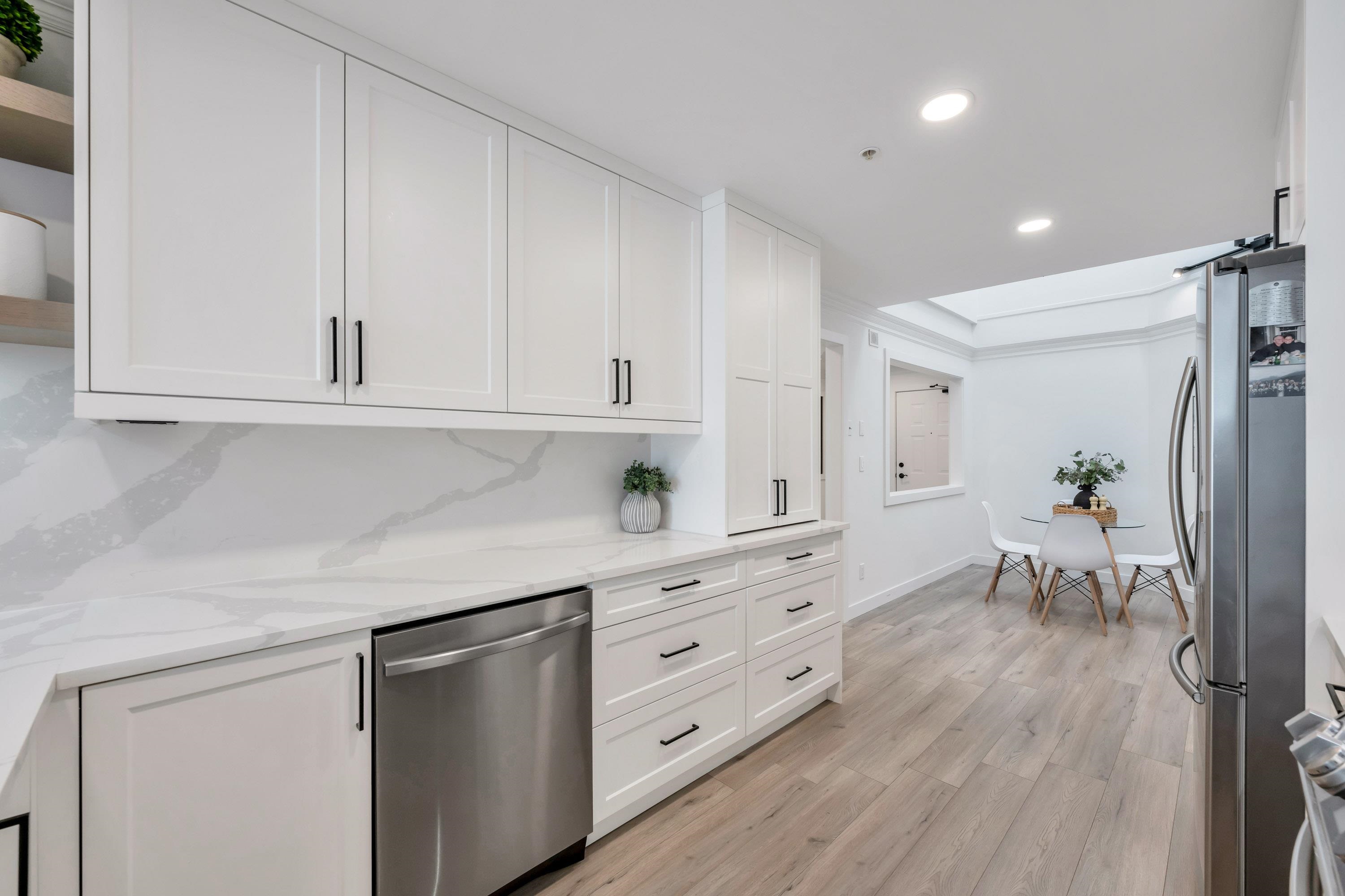 203 14965 MARINE DRIVE, #203
