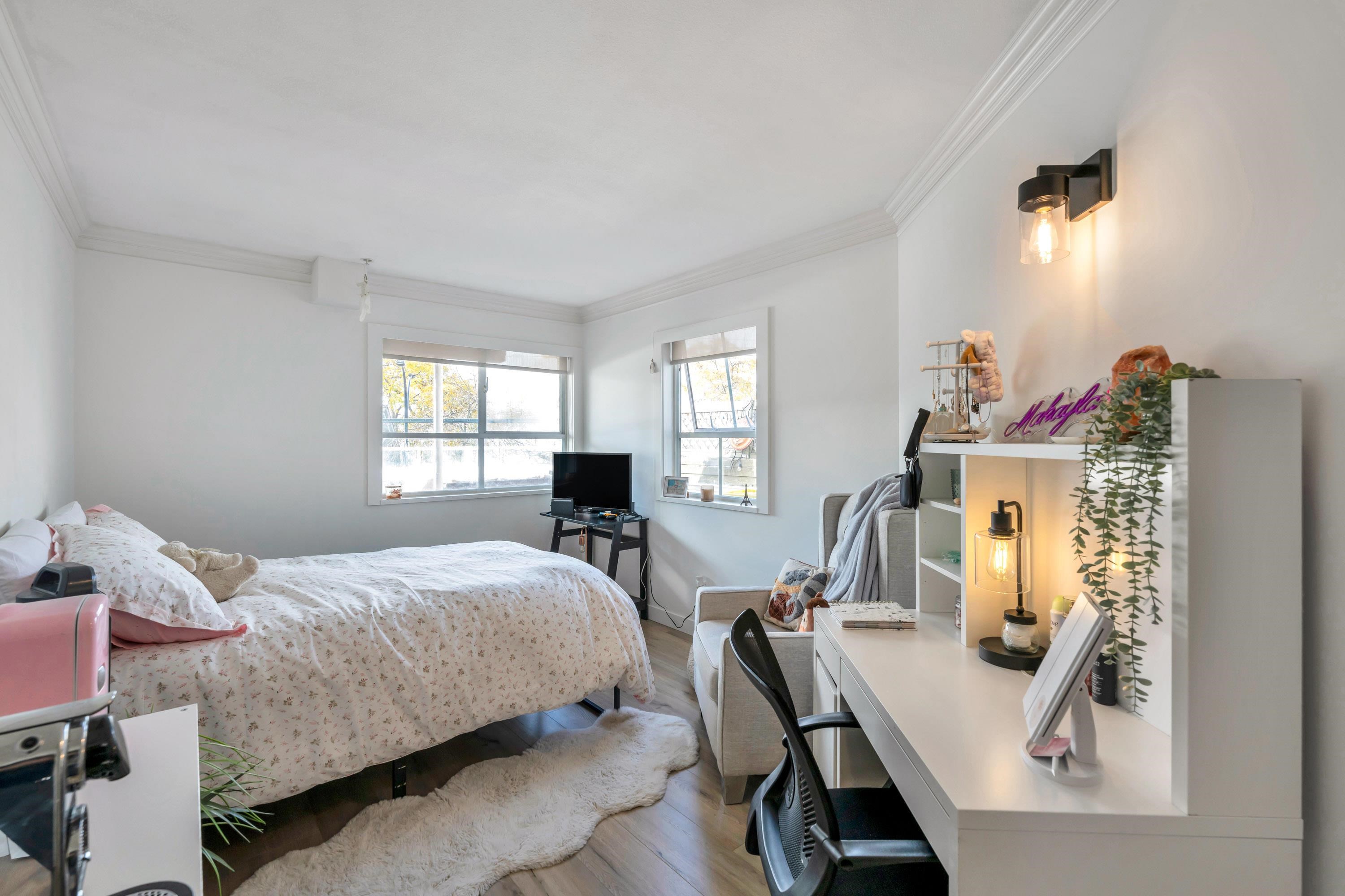 203 14965 MARINE DRIVE, #203