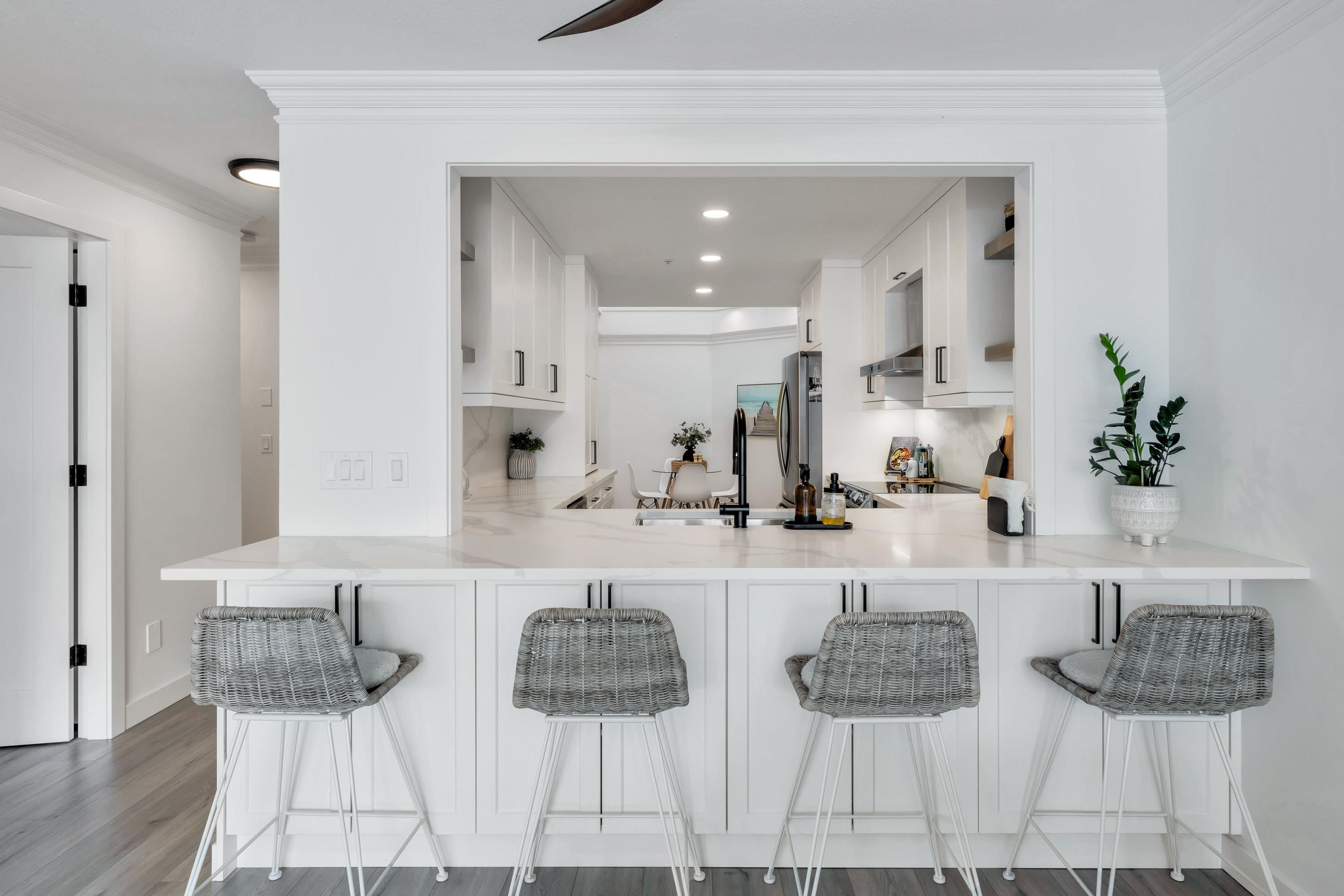 203 14965 MARINE DRIVE, #203