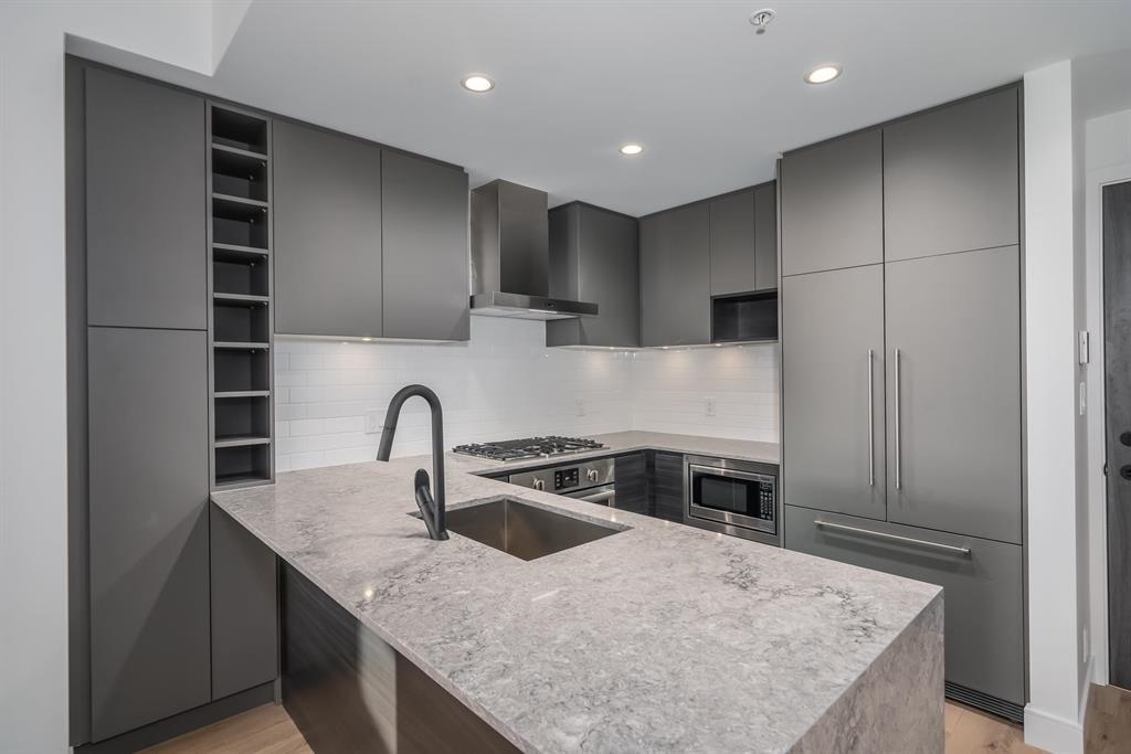 423 3131 MURRAY STREET, #423