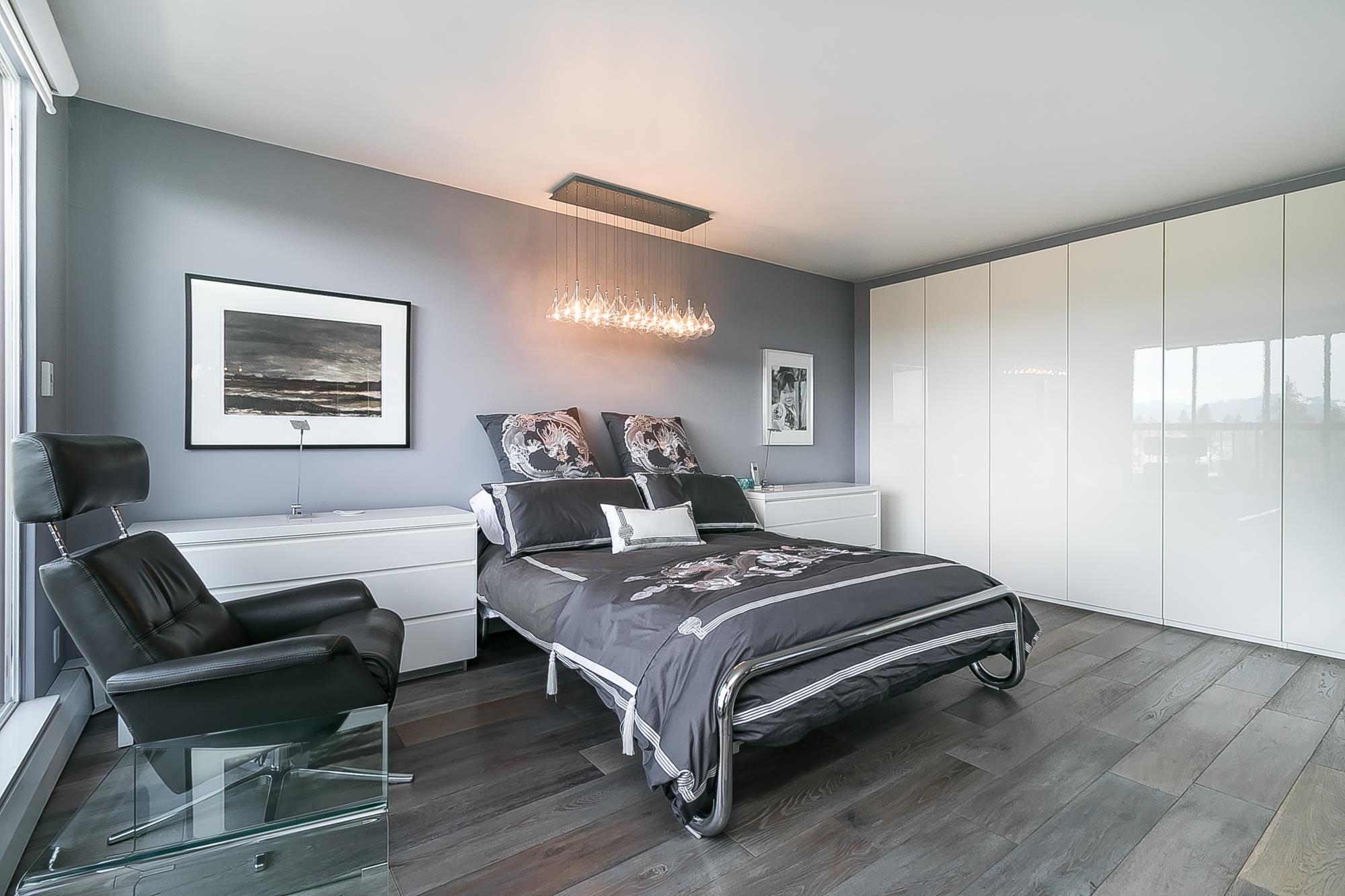 1702 320 ROYAL AVENUE, #1702