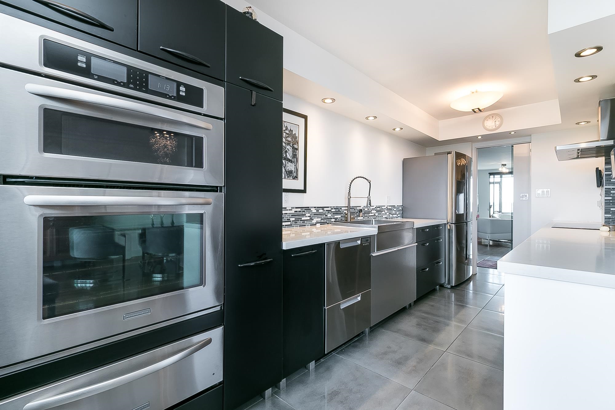1702 320 ROYAL AVENUE, #1702