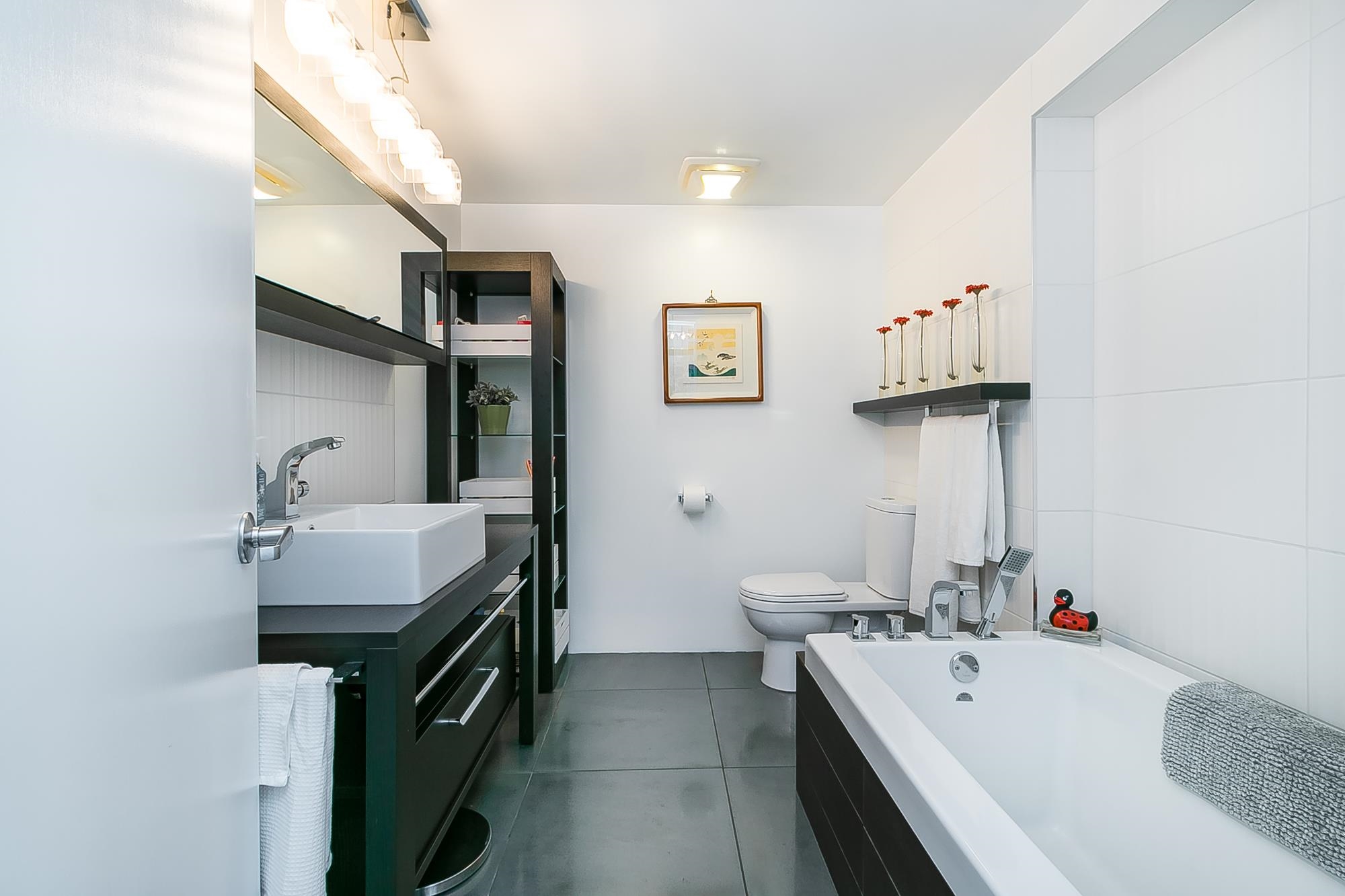 1702 320 ROYAL AVENUE, #1702