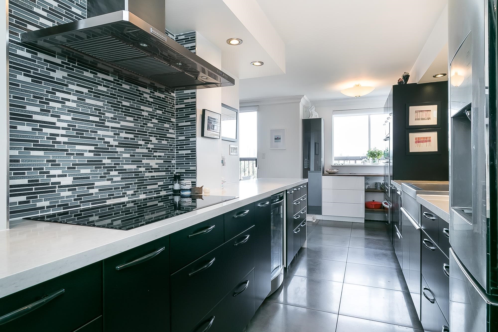 1702 320 ROYAL AVENUE, #1702