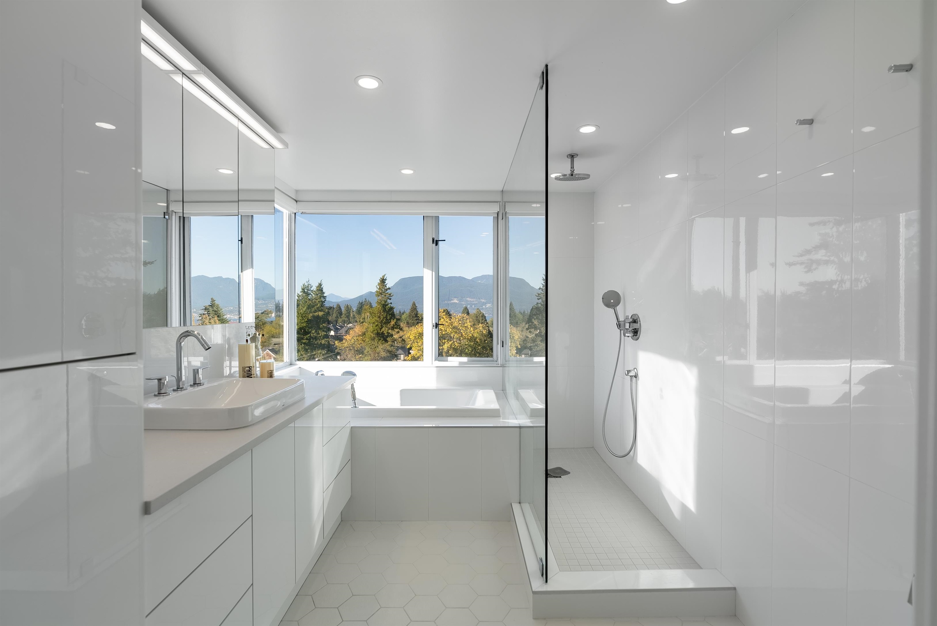 9 2575 TOLMIE STREET, #9