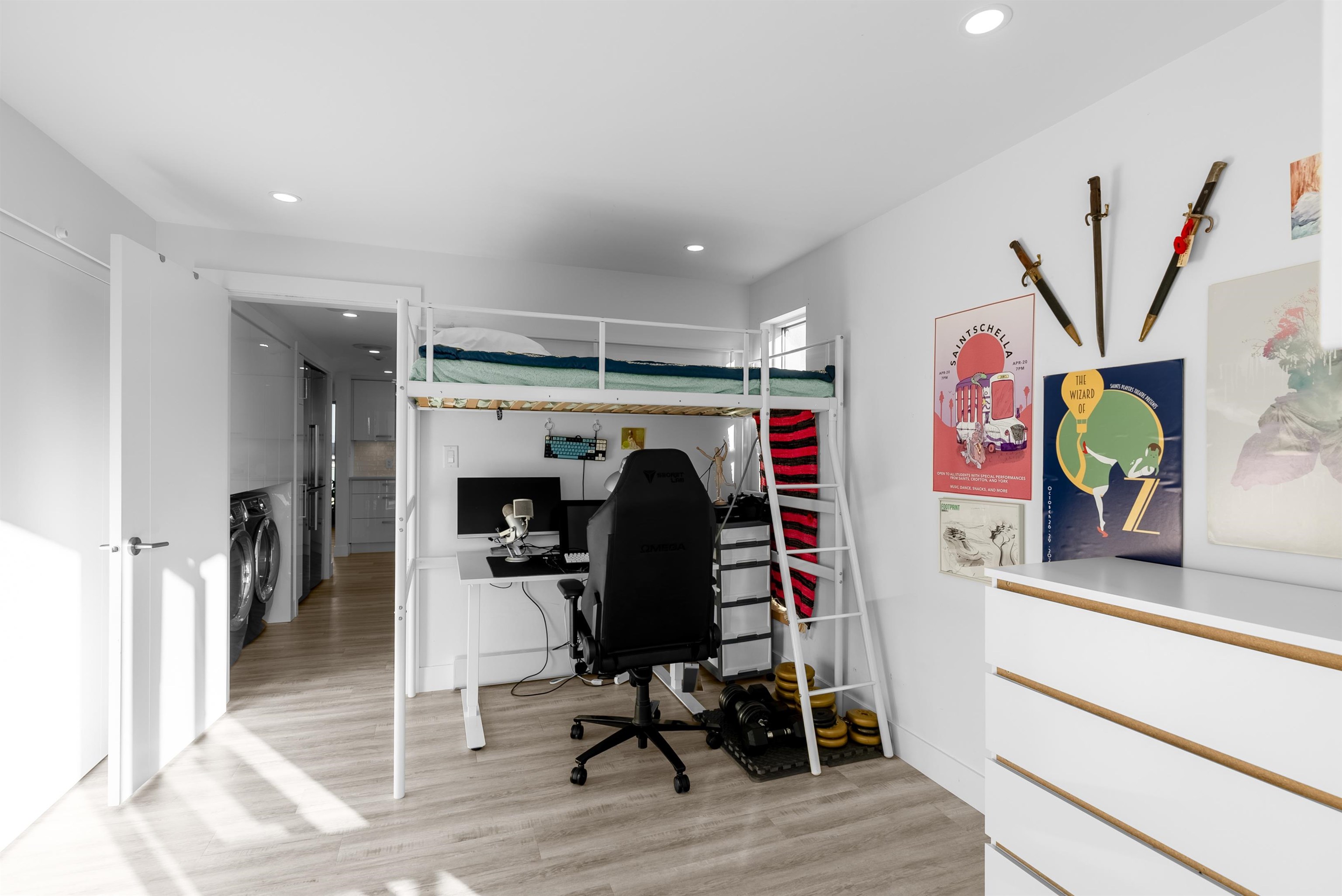 9 2575 TOLMIE STREET, #9