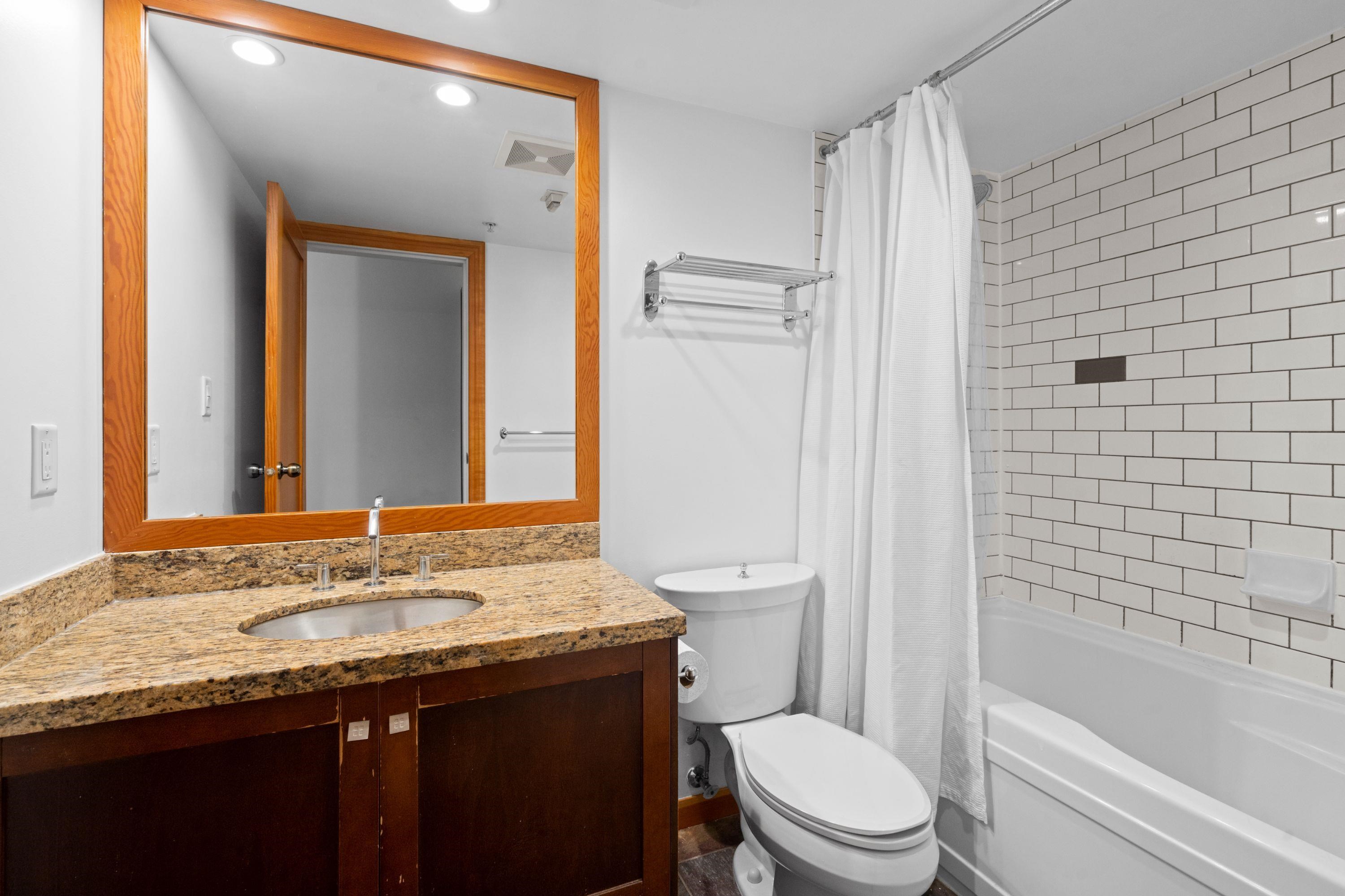 215 7 RIALTO COURT, #215