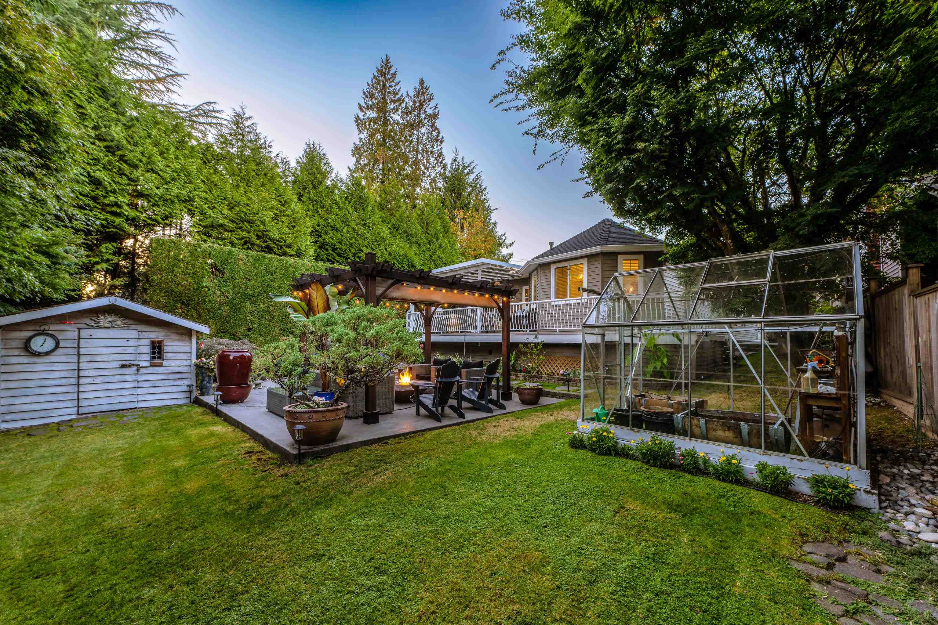 890 VICTORIA DRIVE