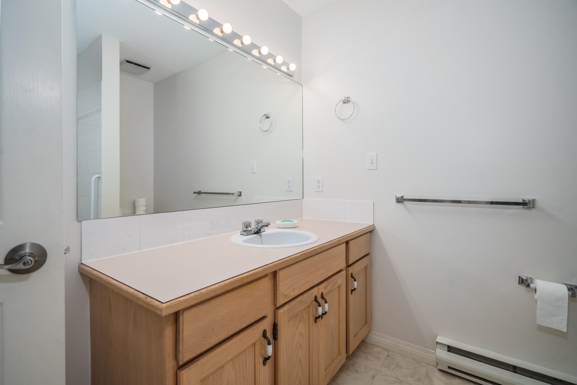 206 5830 176A STREET, #206