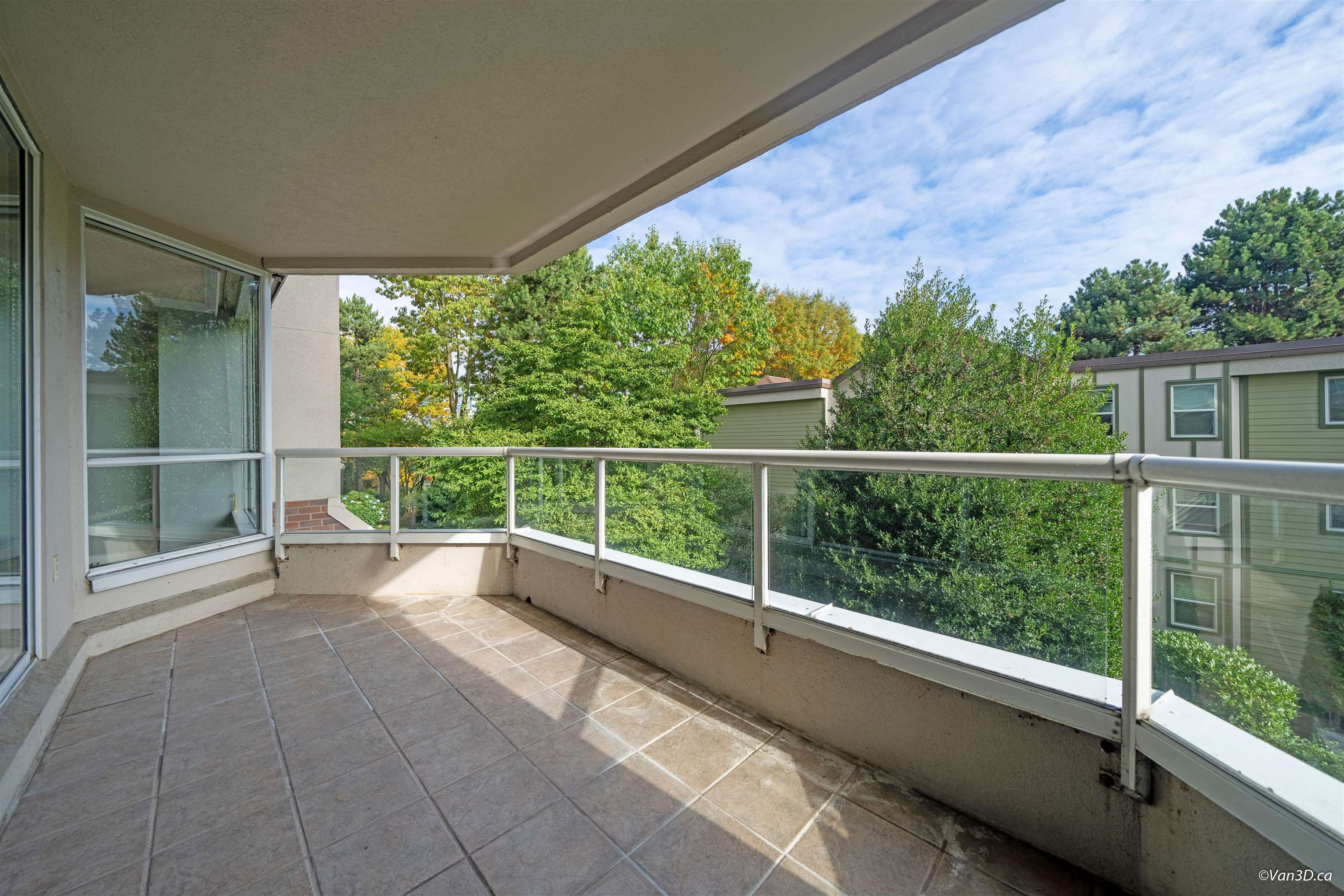 402 518 MOBERLY ROAD, #402