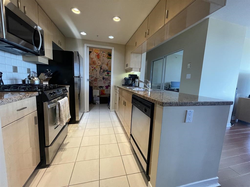 705 1033 MARINASIDE CRESCENT, #705