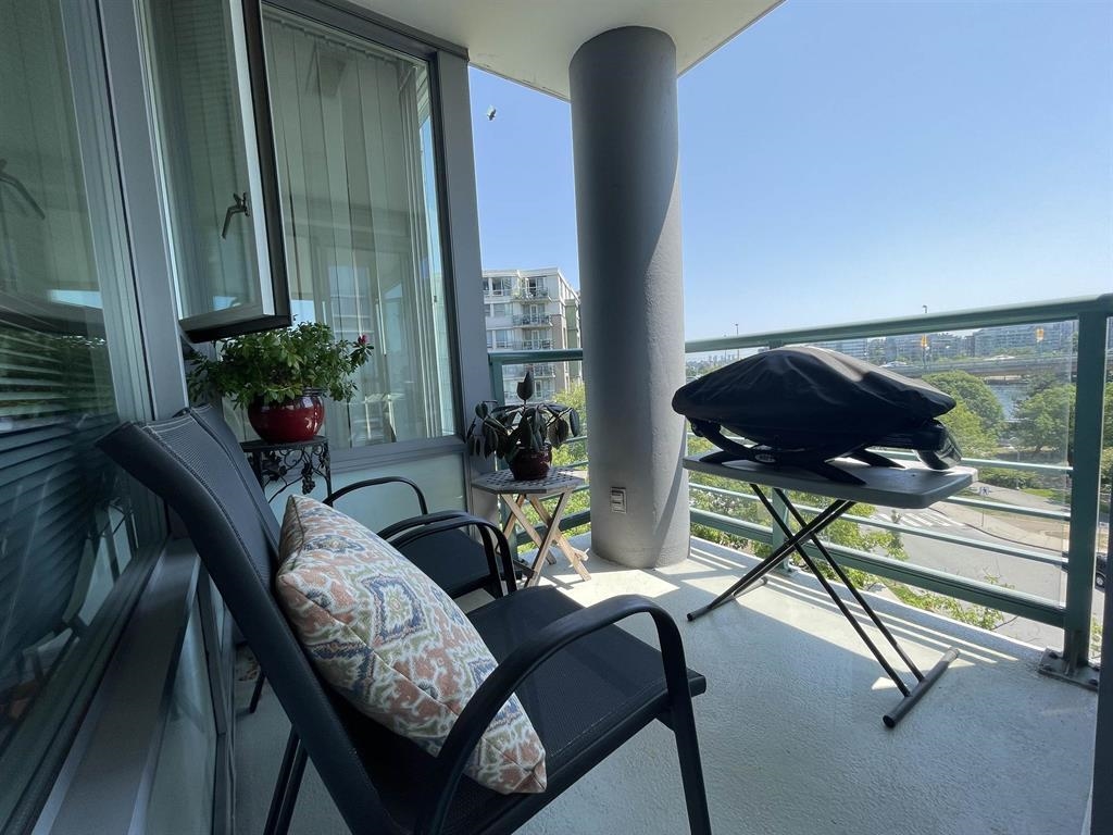705 1033 MARINASIDE CRESCENT, #705