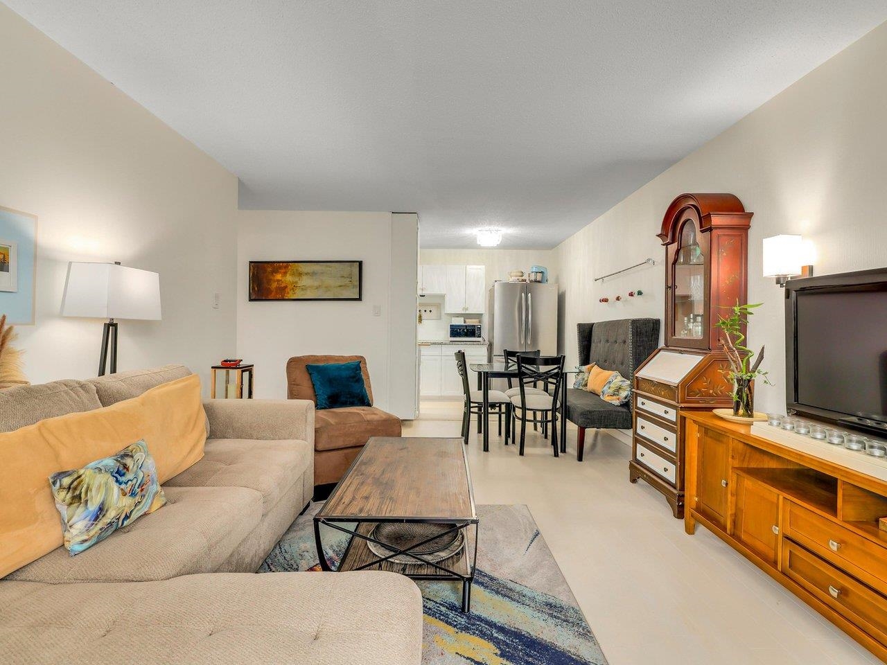 111 910 FIFTH AVENUE, #111