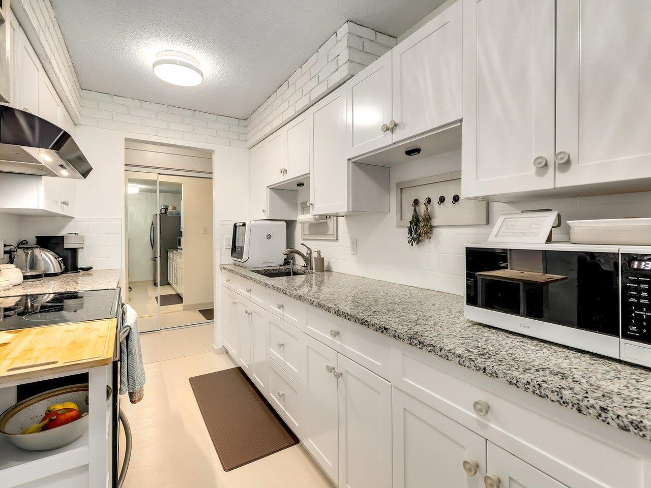 111 910 FIFTH AVENUE, #111